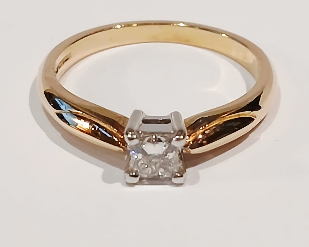 Ladies 18ct 0.33ct Princess Cut Diamond Solitaire Ring