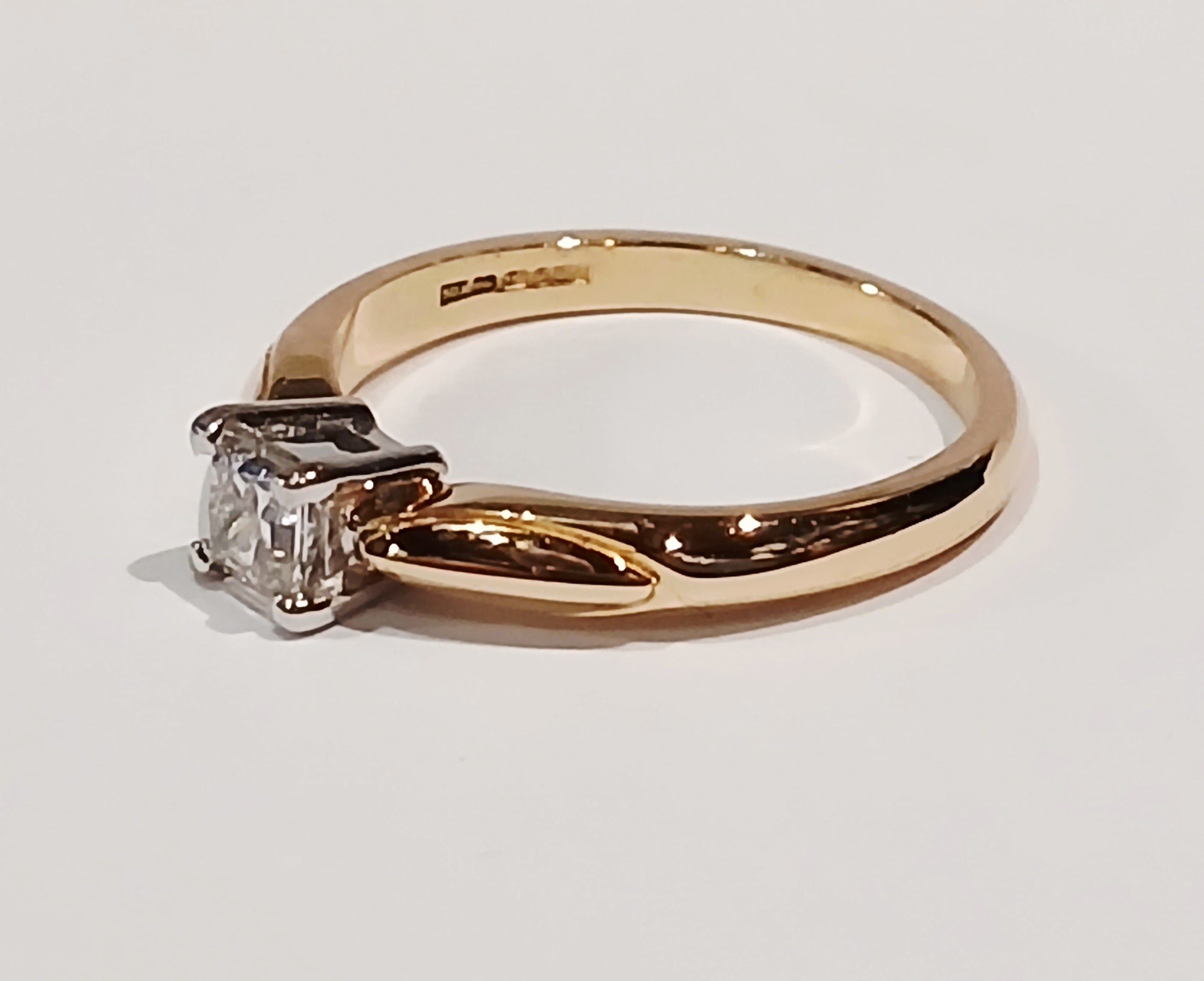 Ladies 18ct 0.33ct Princess Cut Diamond Solitaire Ring