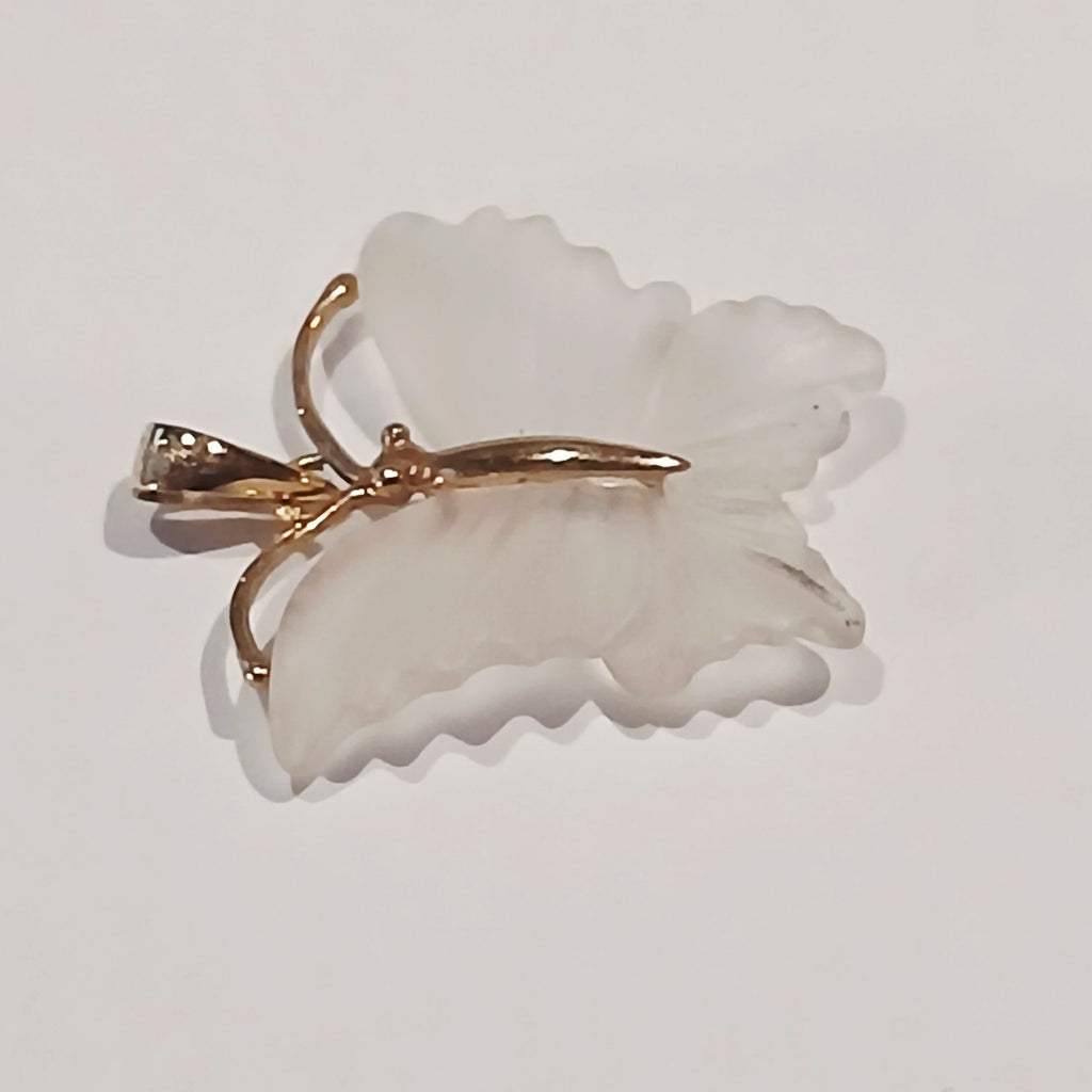 9CT YELLOW GOLD 1.1G CARVED OPAQUE WHT BUTTERFLY PEND | PRE OWNED