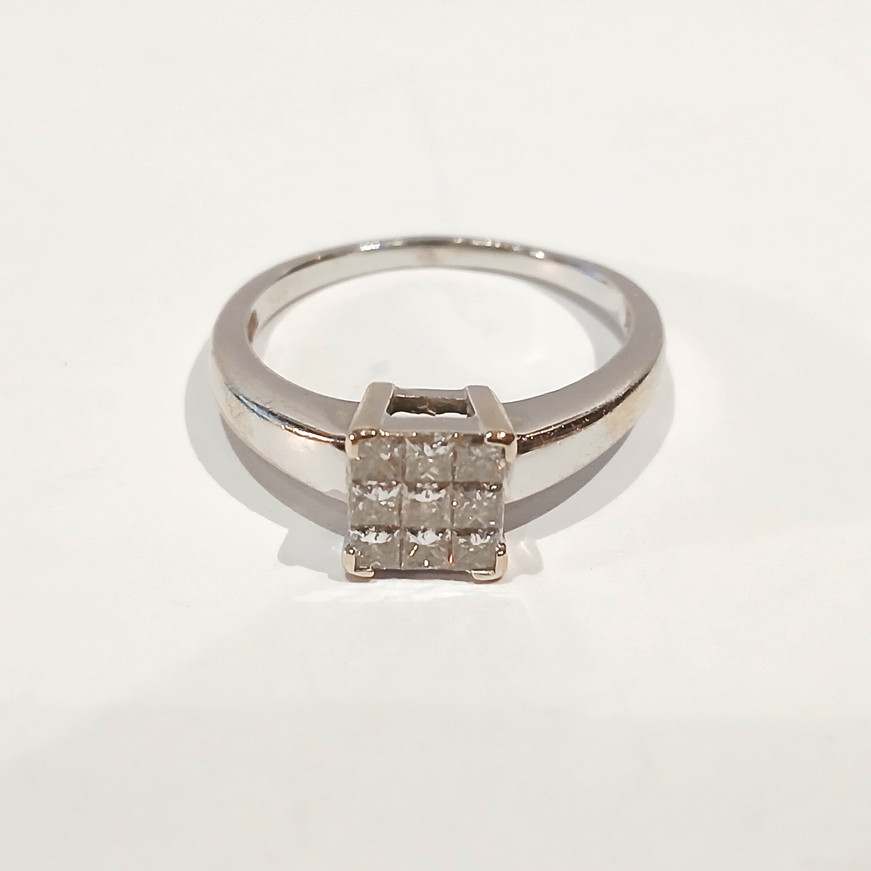 Ladies 18ct White Gold 0.50ct Diamond Invisible set Ring