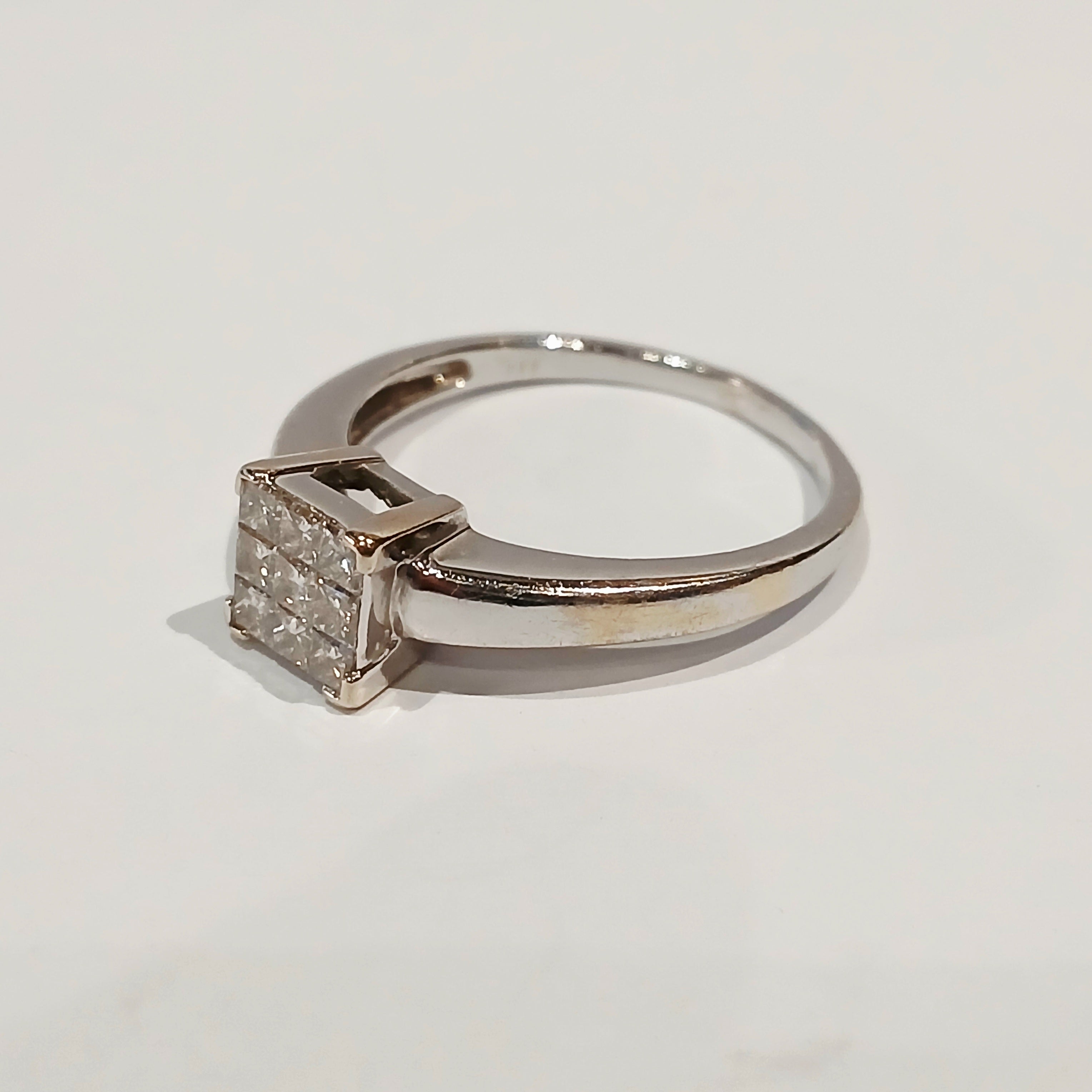 Ladies 18ct White Gold 0.50ct Diamond Invisible set Ring