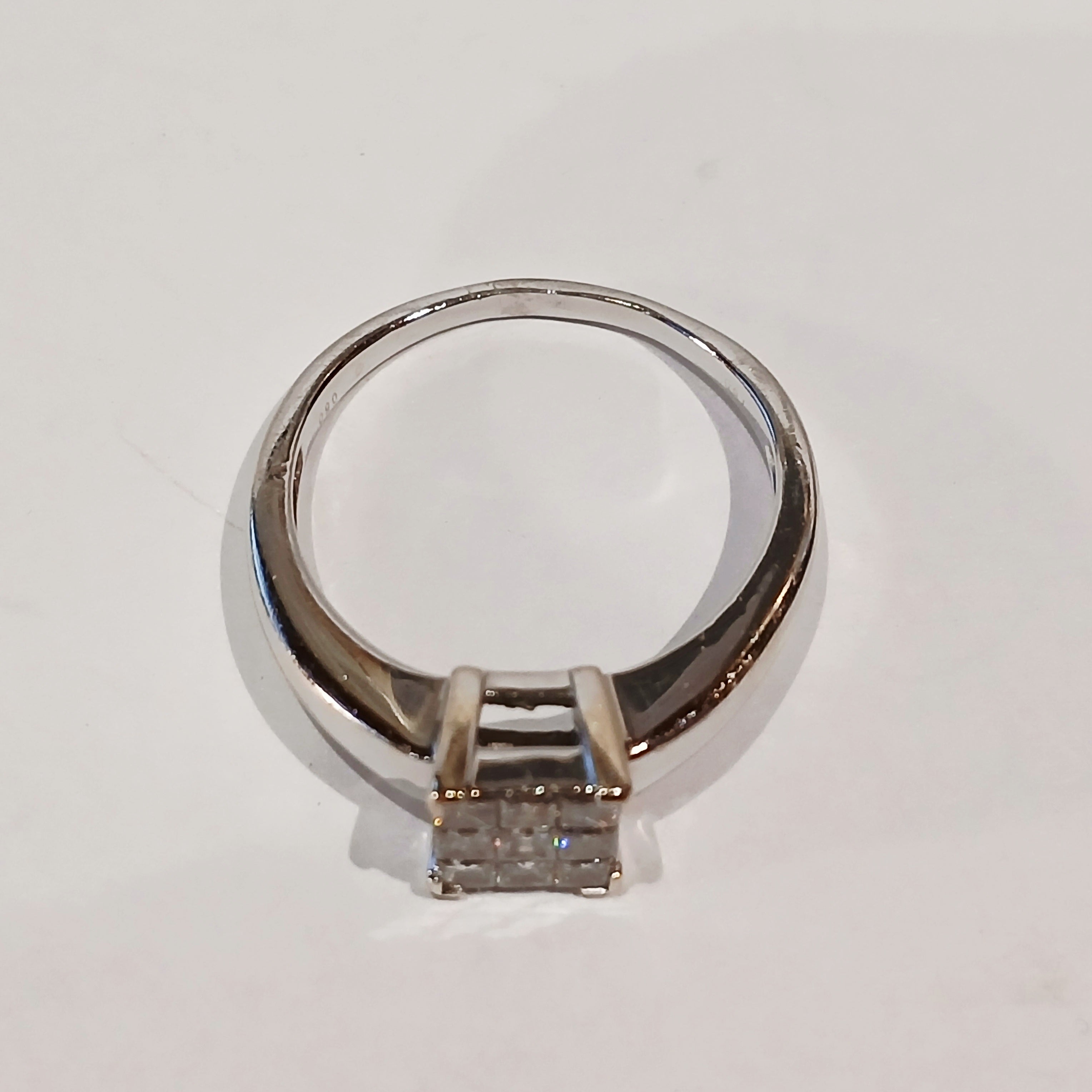 Ladies 18ct White Gold 0.50ct Diamond Invisible set Ring