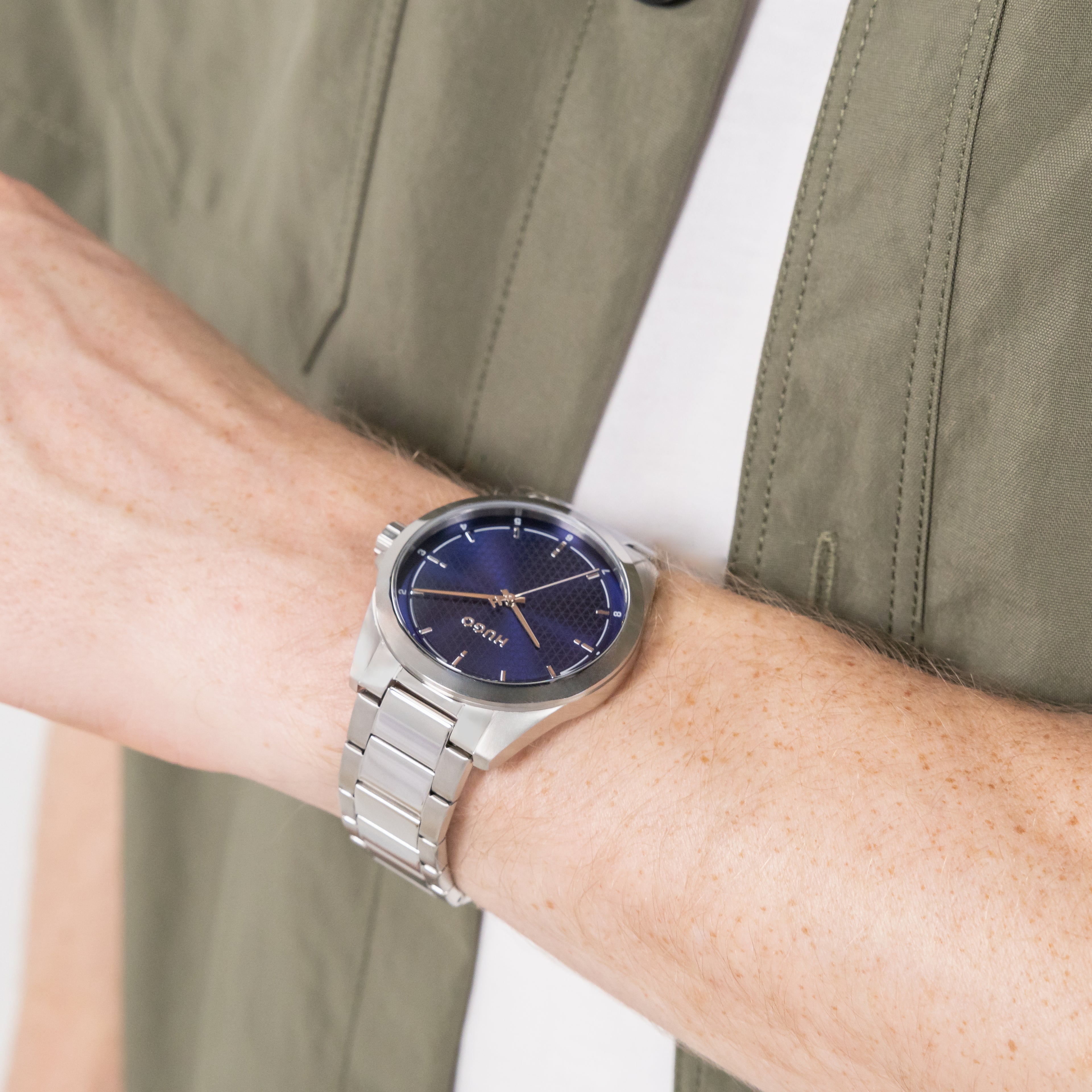 1530451 | GENTS STEEL HUGO RND BLUE DL. WR BW