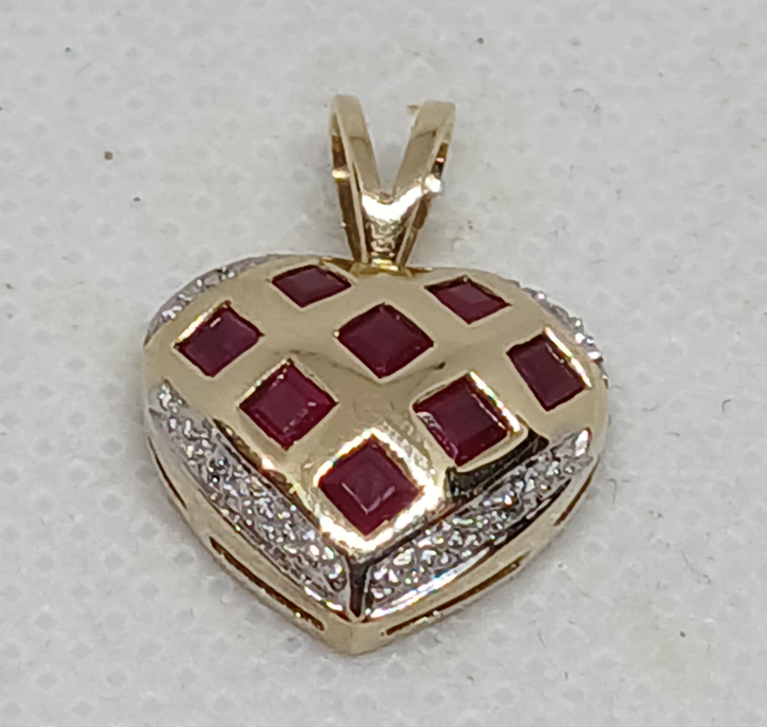 9YG 2.G 8 SQ RUBY & DIA HEART PEND | PRE OWN
