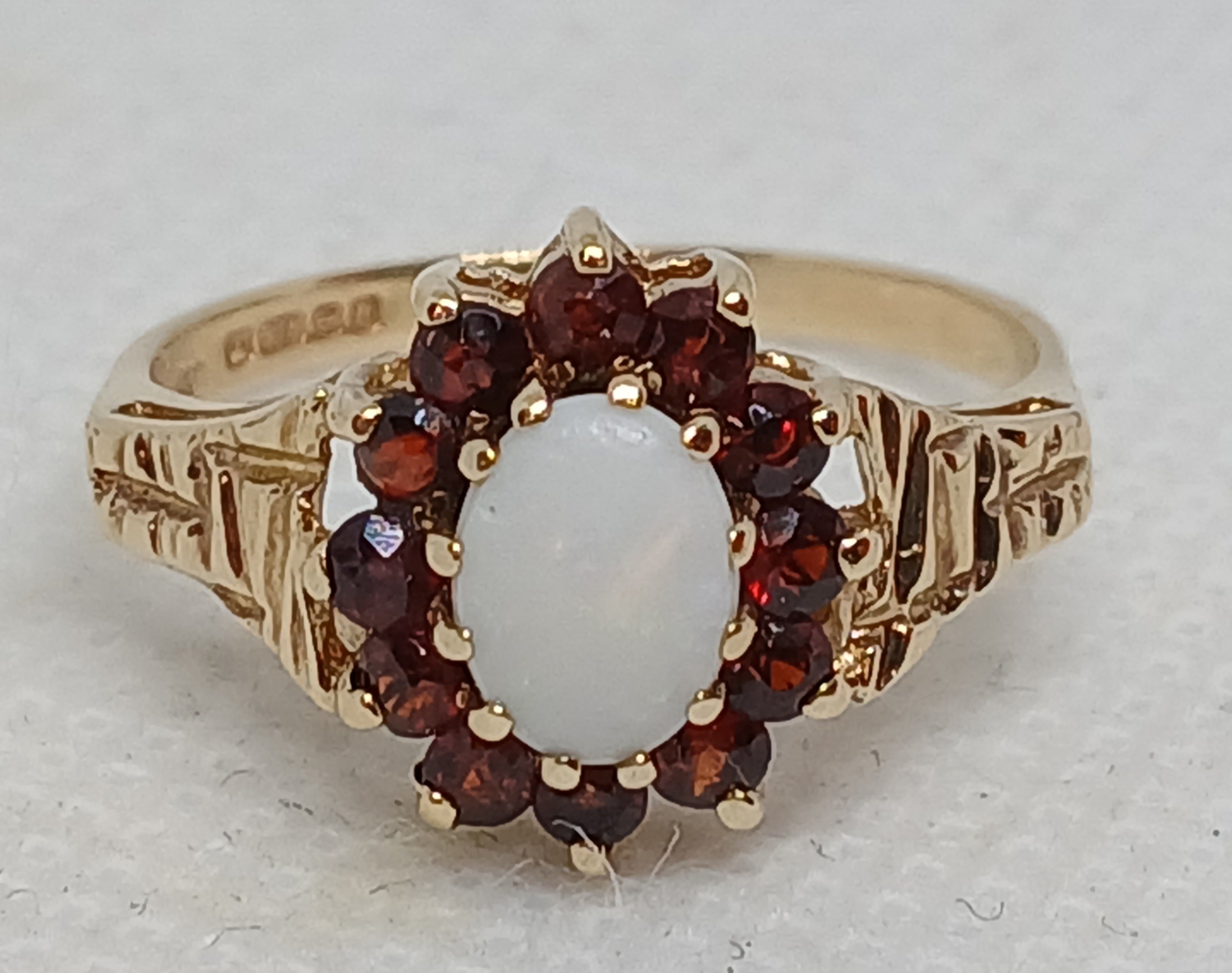 9YG 2.5G OVL OPAL & GARNET CLUST RING - P | PREOW
