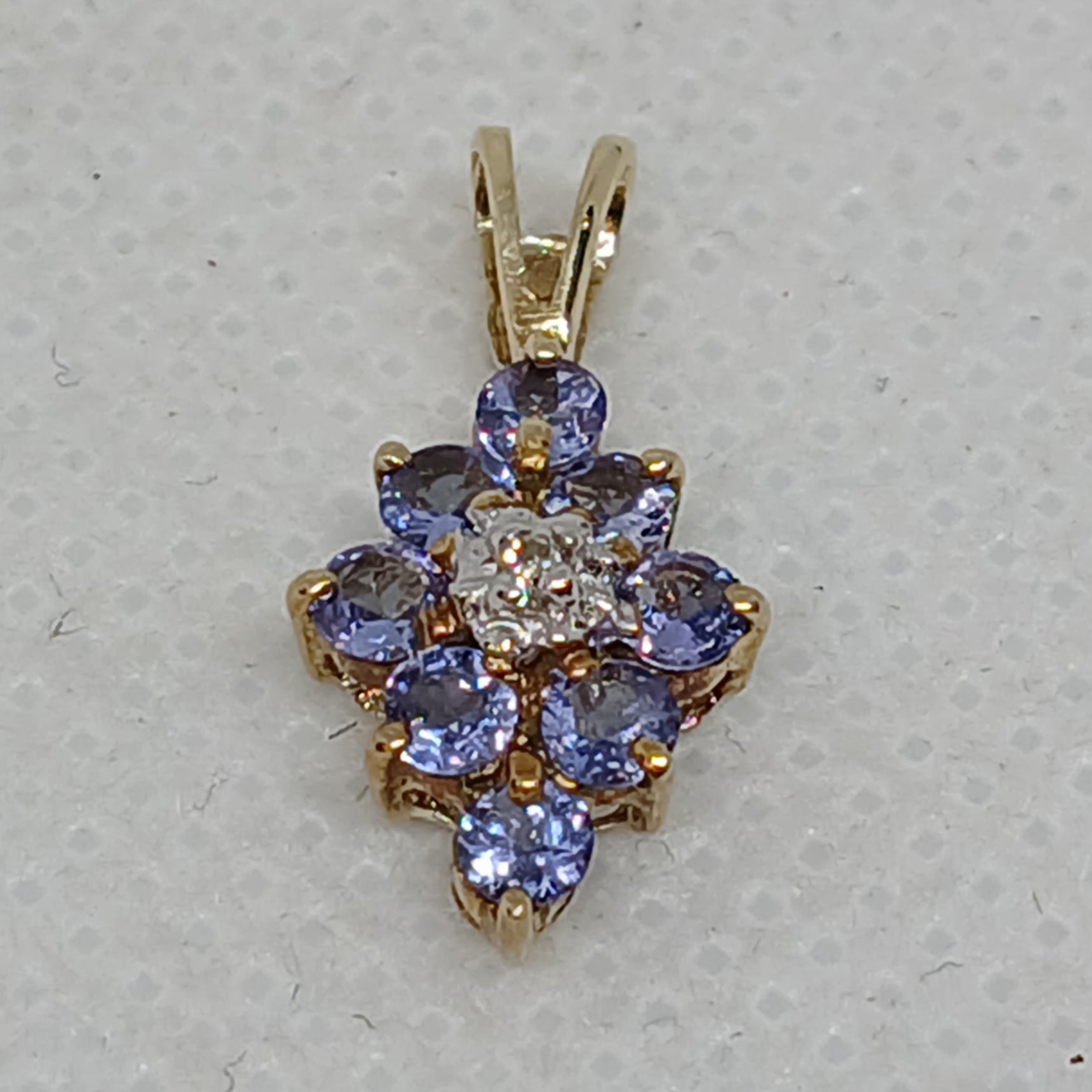 9YG 0.6G OVAL TANZ & DIAMOND SET PENDANT - PRE OWNED