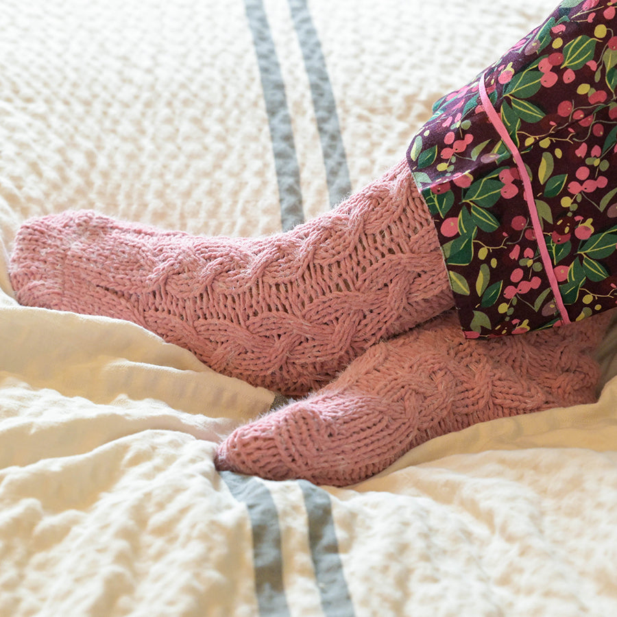 SALMON PINK CHUNKY CABLE KNIT SOCKS