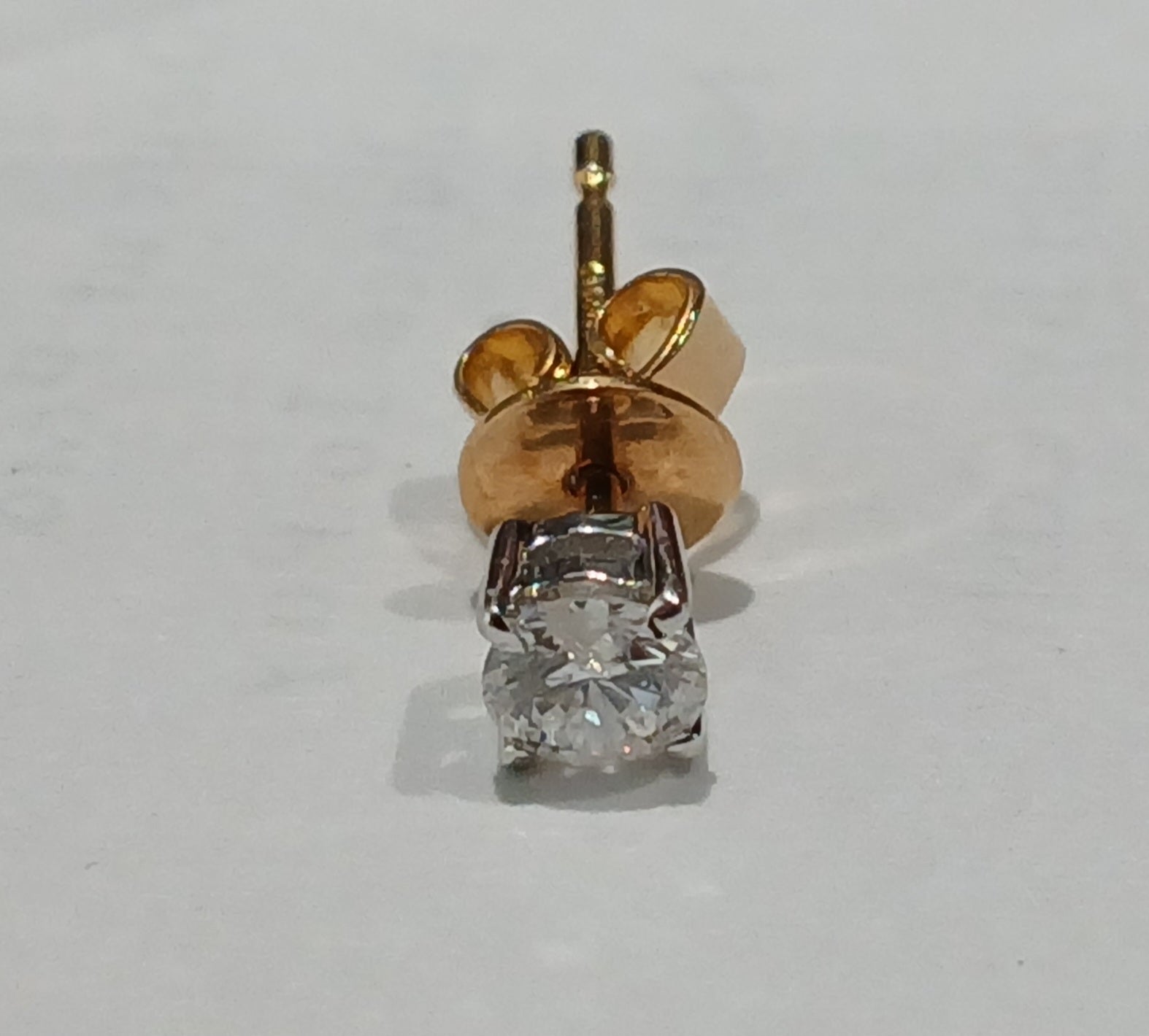 18ct Gold Diamond Solitaire Stud Earring