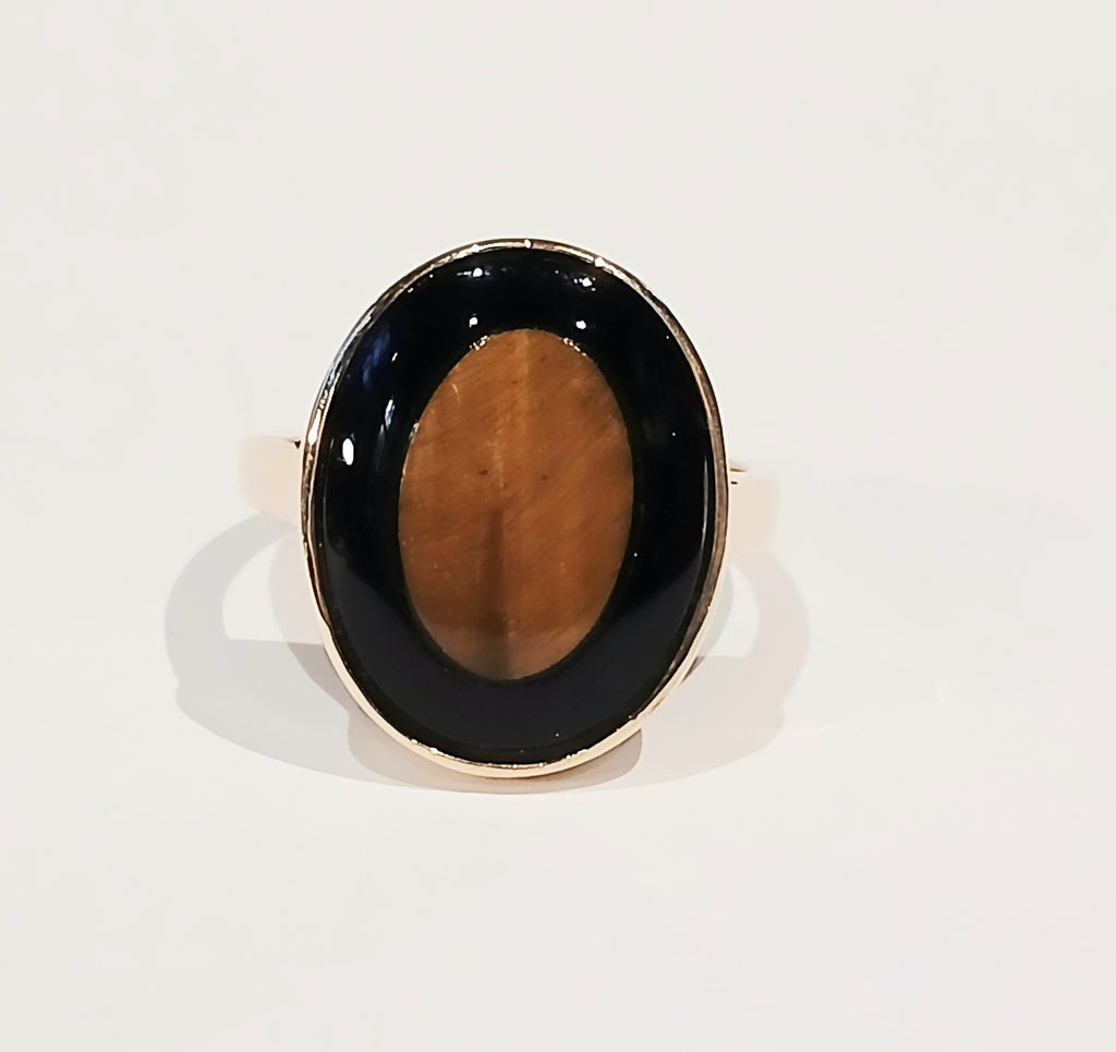 9YG 3.8G OVAL TIGERS EYE & ONYX SIGNET STYLE RING O | PRE OWNED
