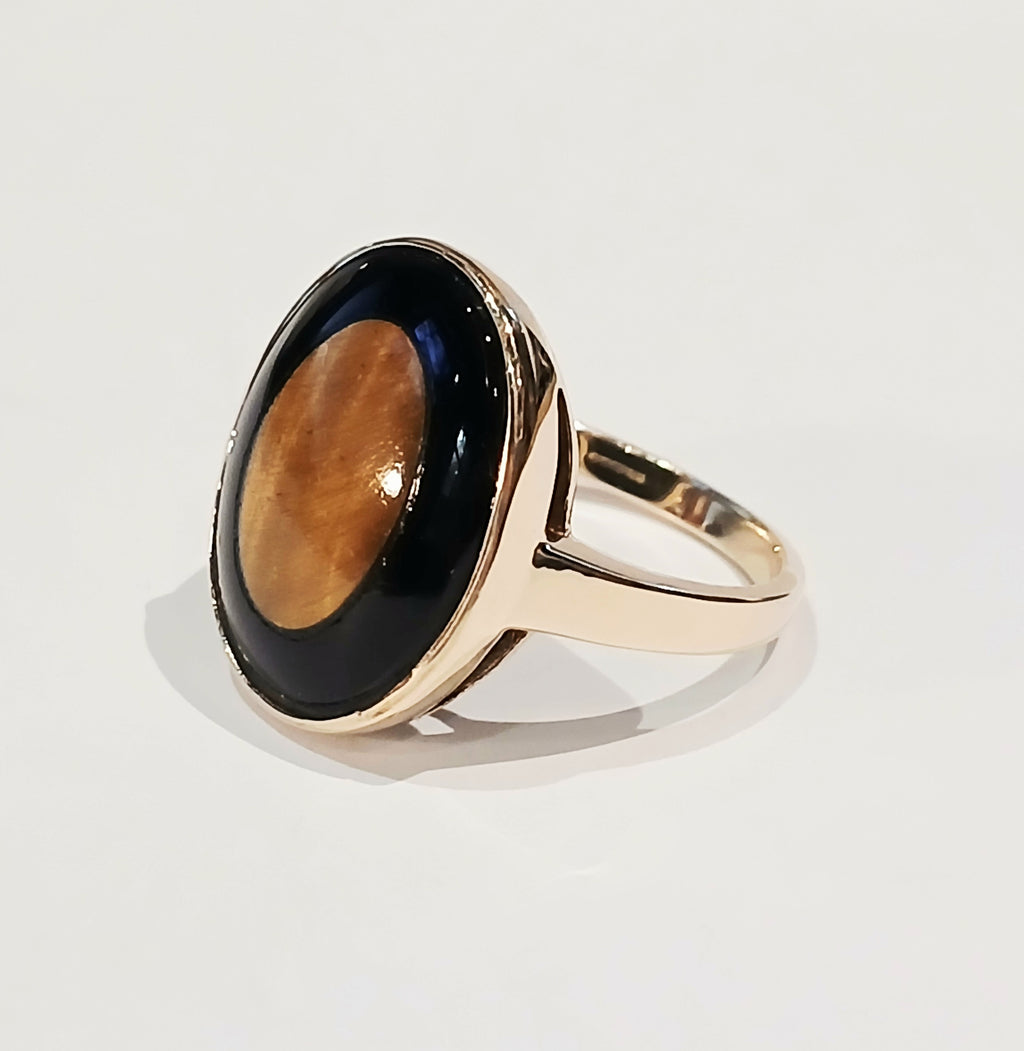 9YG 3.8G OVAL TIGERS EYE & ONYX SIGNET STYLE RING O | PRE OWNED