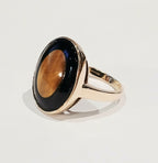 9YG 3.8G OVAL TIGERS EYE & ONYX SIGNET STYLE RING O | PRE OWNED