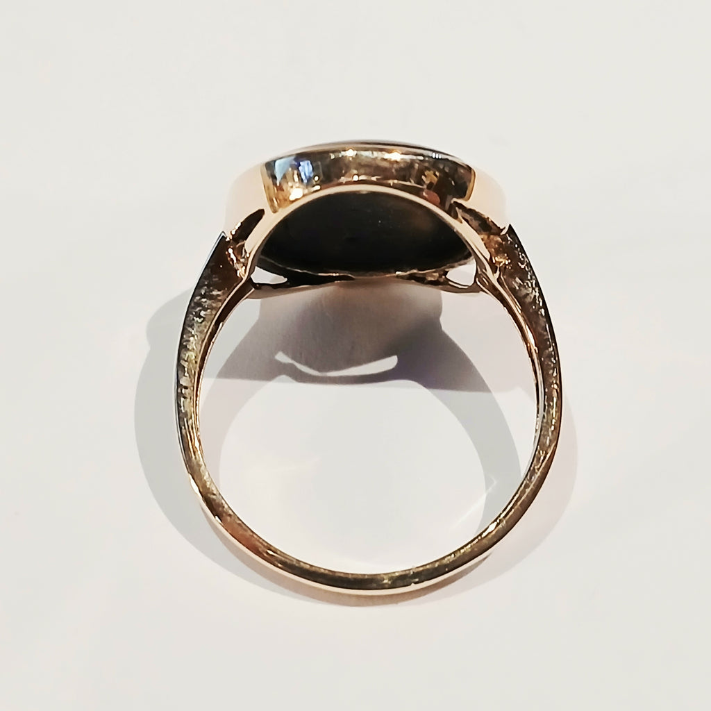 9YG 3.8G OVAL TIGERS EYE & ONYX SIGNET STYLE RING O | PRE OWNED