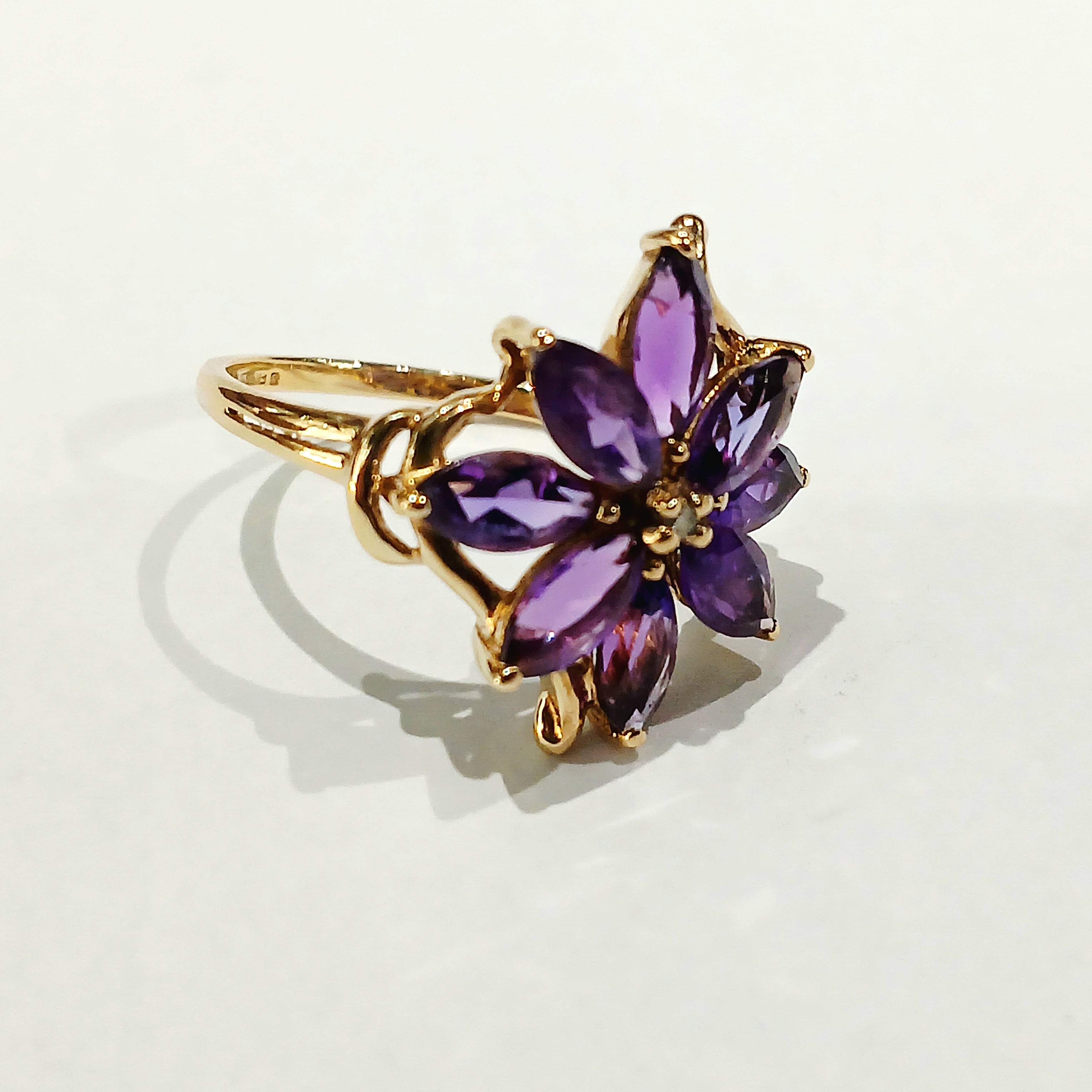 9YG 2.6G 8 AMETHYST & DIA FLOWER CLUSTER RING S | PRE OWNED