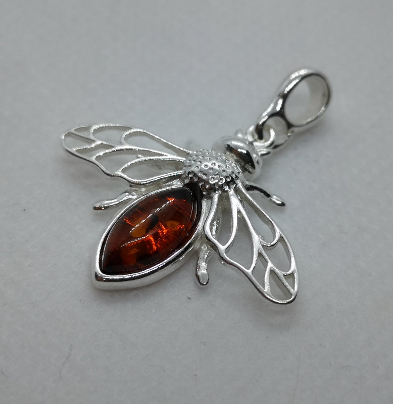 SILV OVAL COGNAC AMBER BEE PENDANT