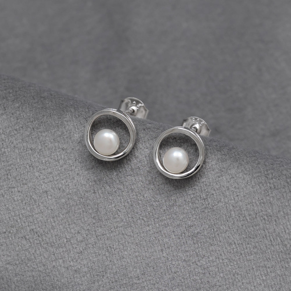 SILVER OPEN CIRCLE PEARL STUD EARRINGS