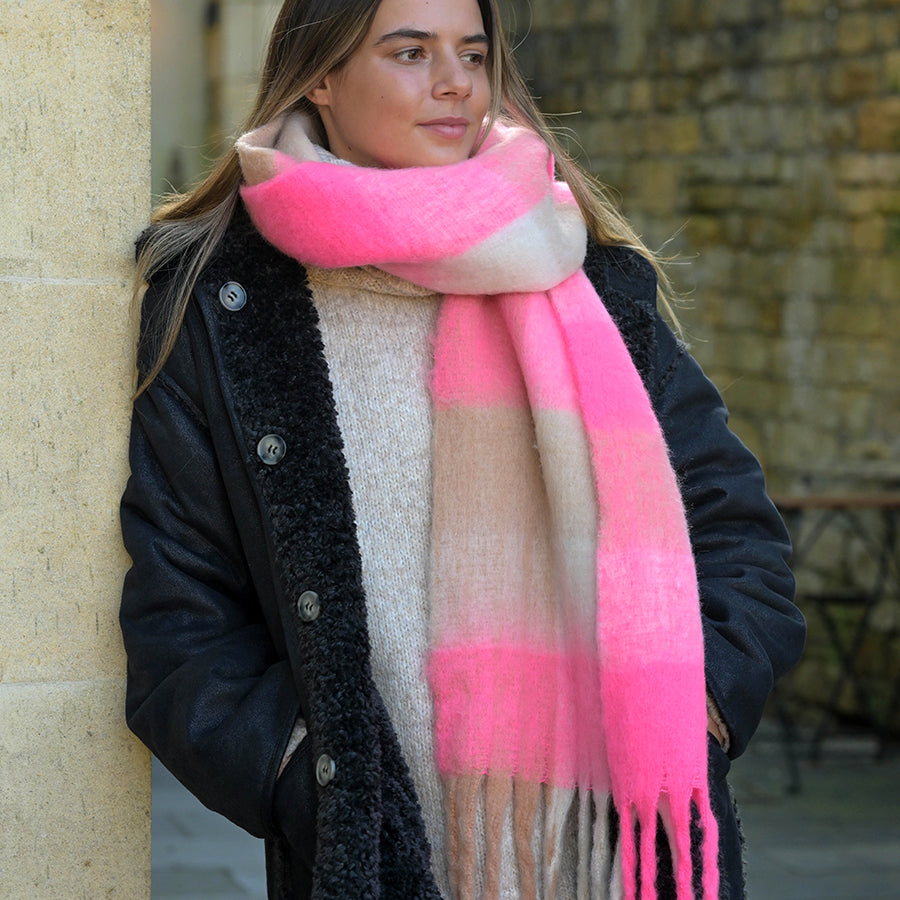 NEON PINK MIX FLUFFY CHECK SCARF