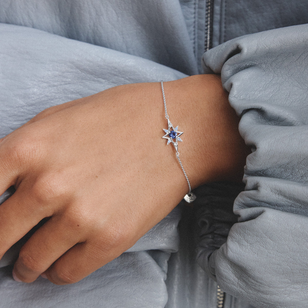 THOMAS SABO SILVER BLUE & WHT CZ SET STAR BRACELET - A2246-166-1-L19V