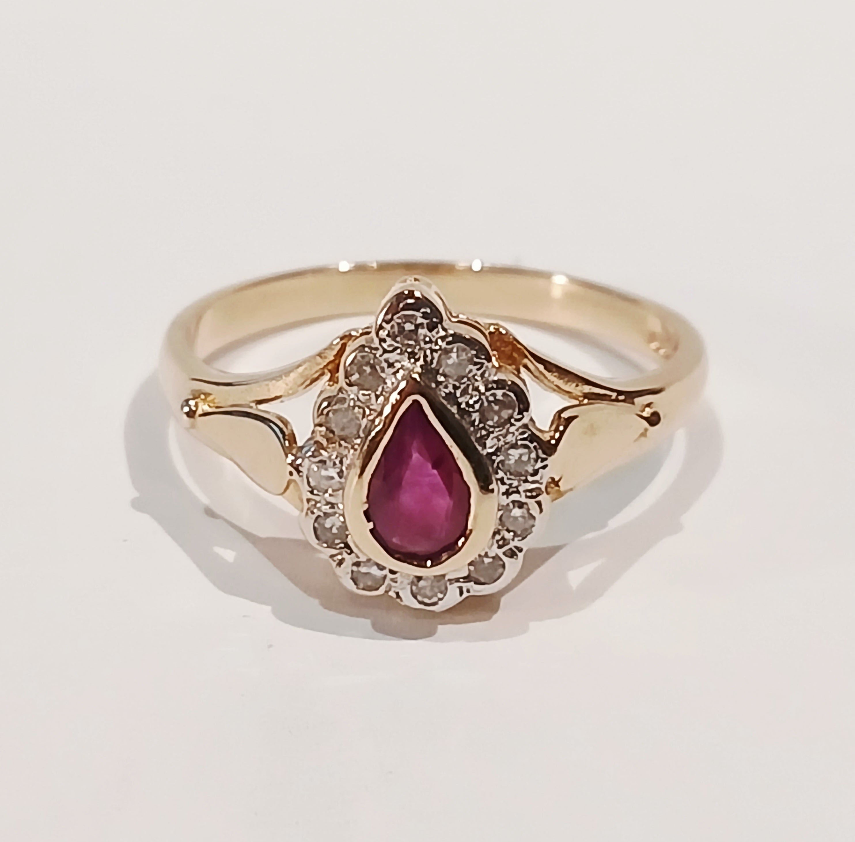 9YG RUBY & DIAMOND TEAR DROP CLUSTER RING