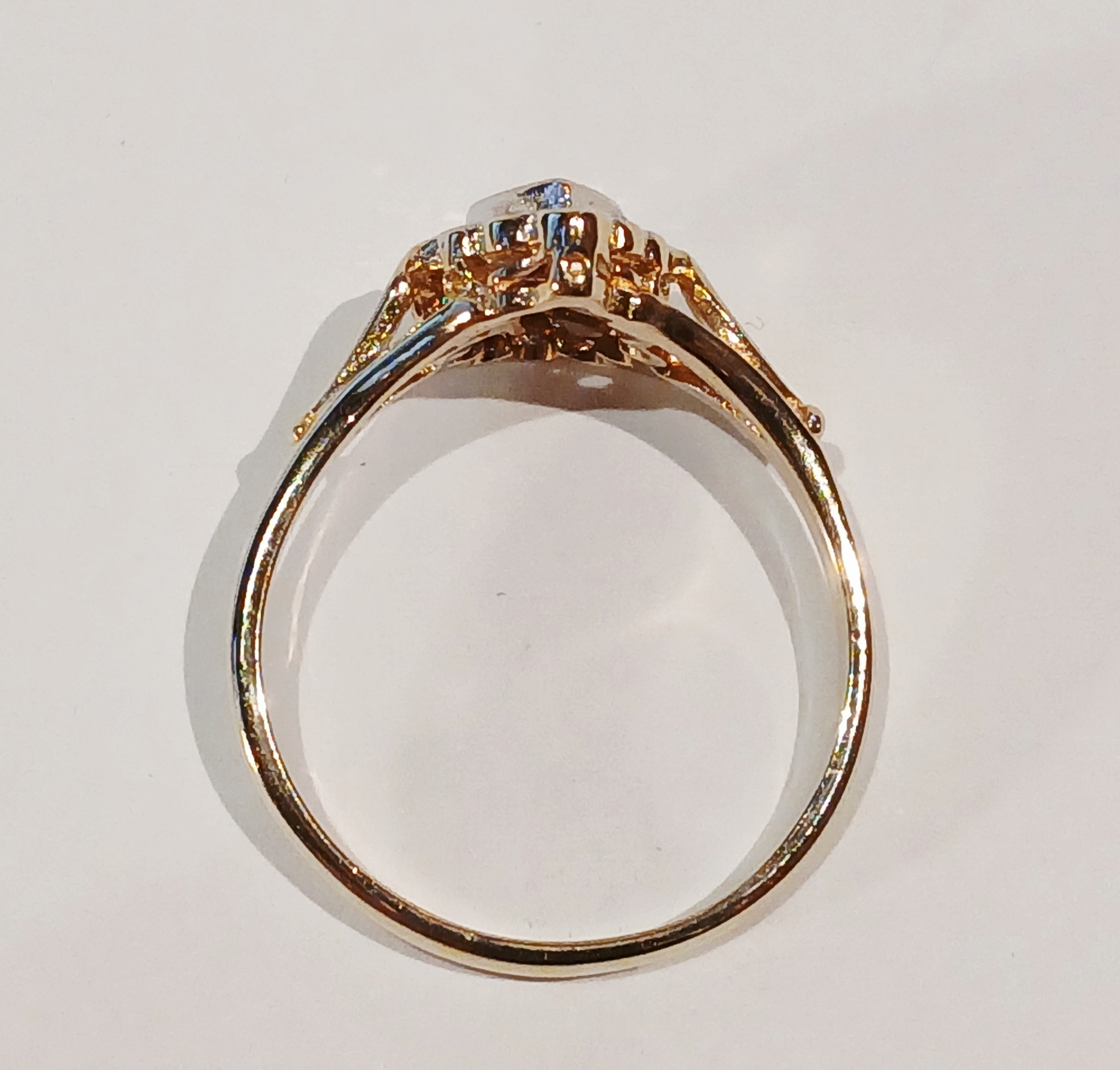9YG RUBY & DIAMOND TEAR DROP CLUSTER RING
