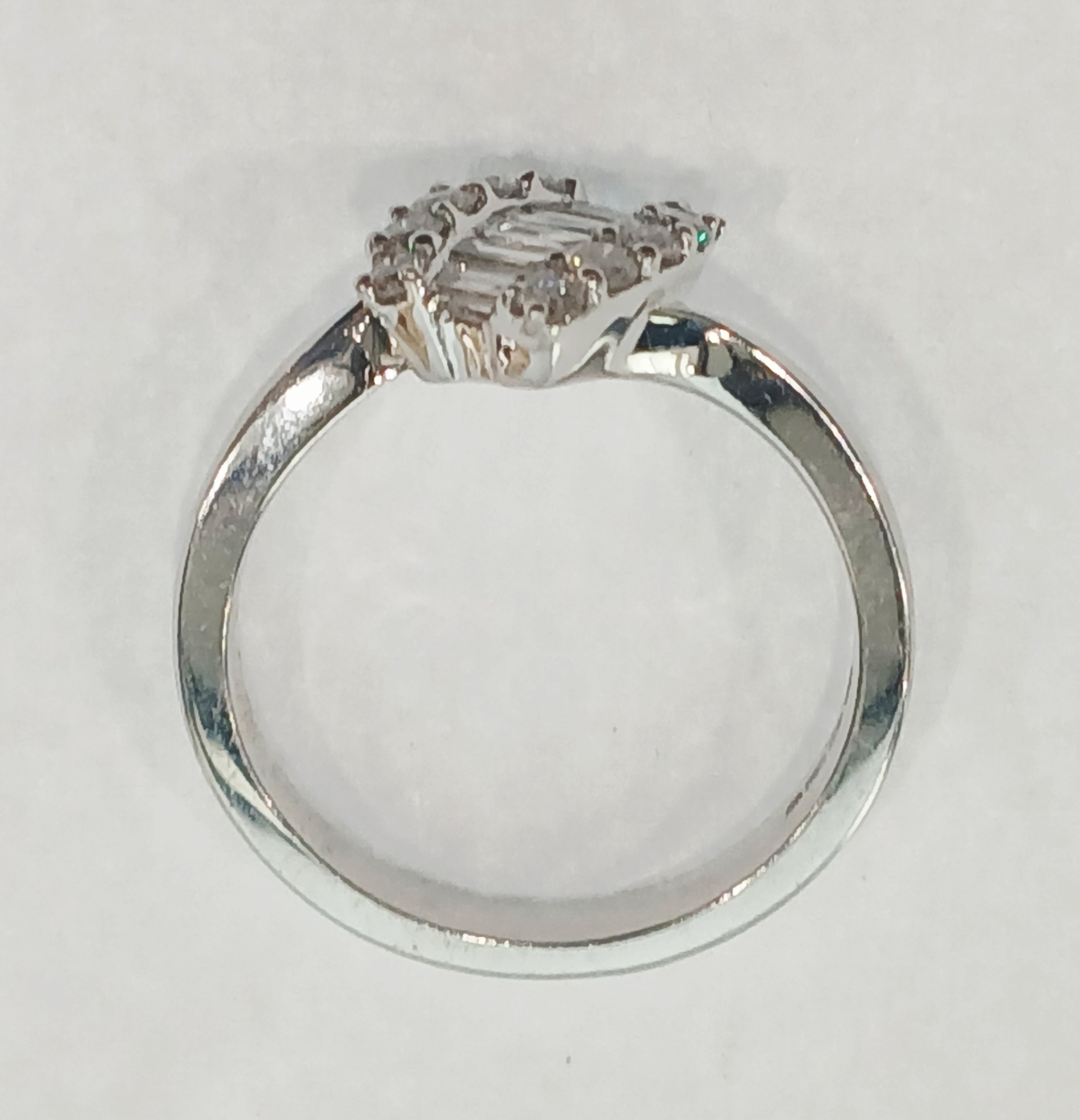 18WG 3.3G 0.37CT BAGUETTE & ROUND DIAMOND TWIST STYLE RING J | PRE OWNED
