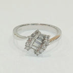 18WG 3.3G 0.37CT BAGUETTE & ROUND DIAMOND TWIST STYLE RING J | PRE OWNED