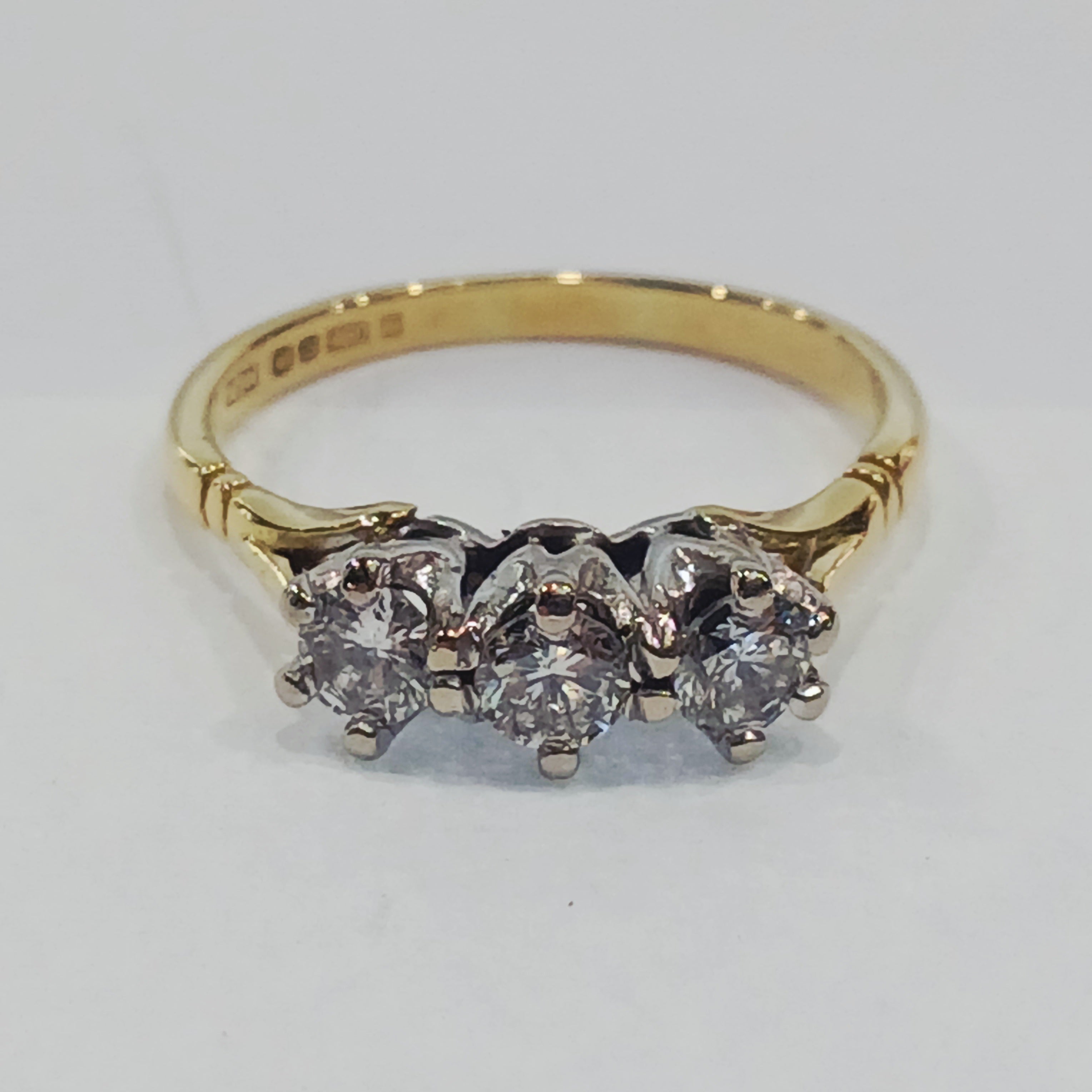18YG 3.4G 0.50CT ROUND DIAMOND TRILOGY RING N | PRE OWNED