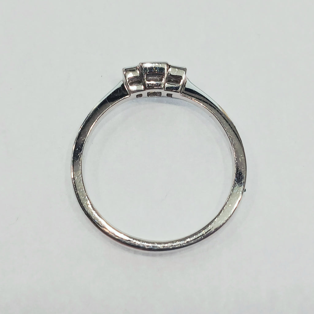 18WG 3.1G 3 PRINCESS CUT DIAMOND TRILOGY RING P | PRE OWNED
