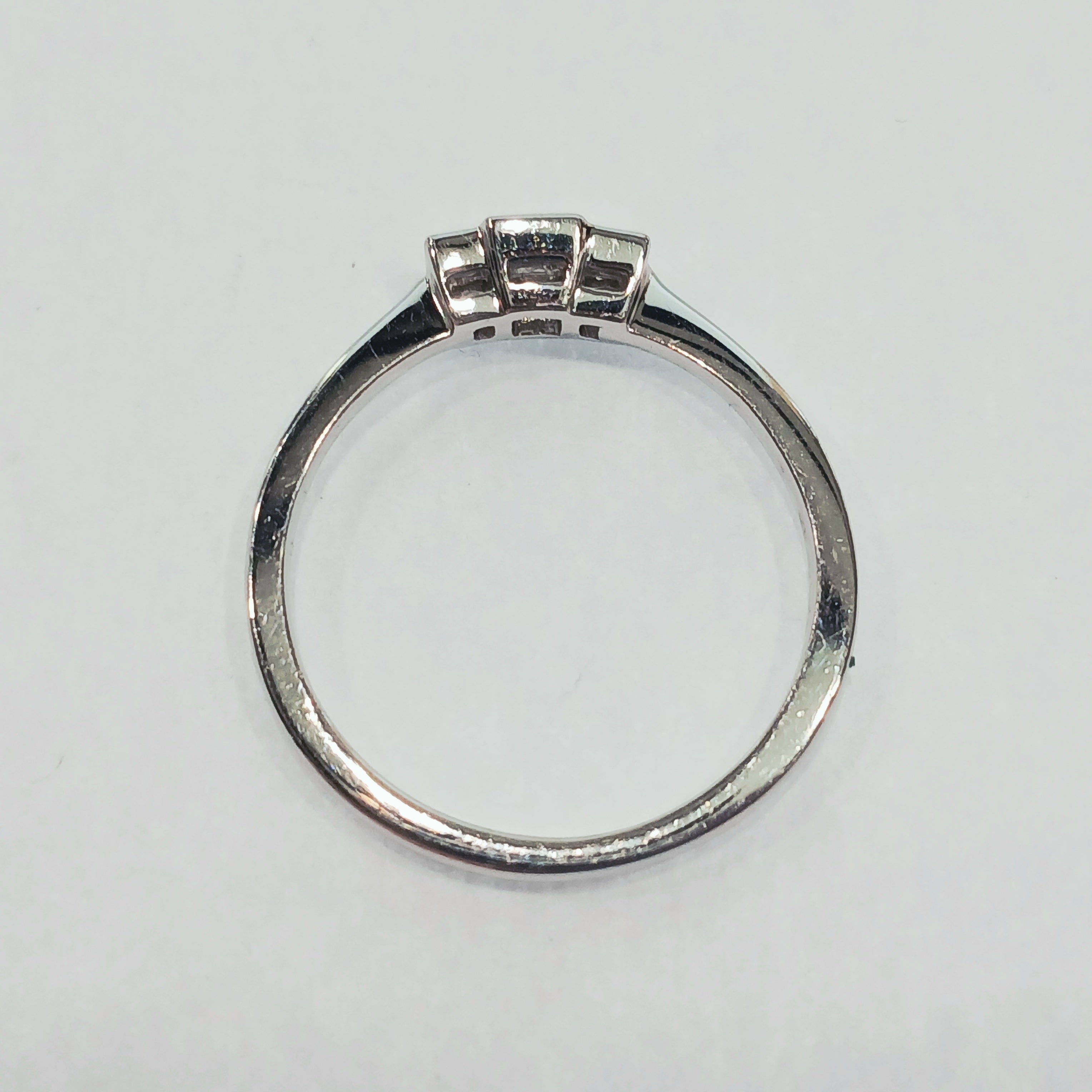 18WG 3.1G 3 PRINCESS CUT DIAMOND TRILOGY RING P | PRE OWNED