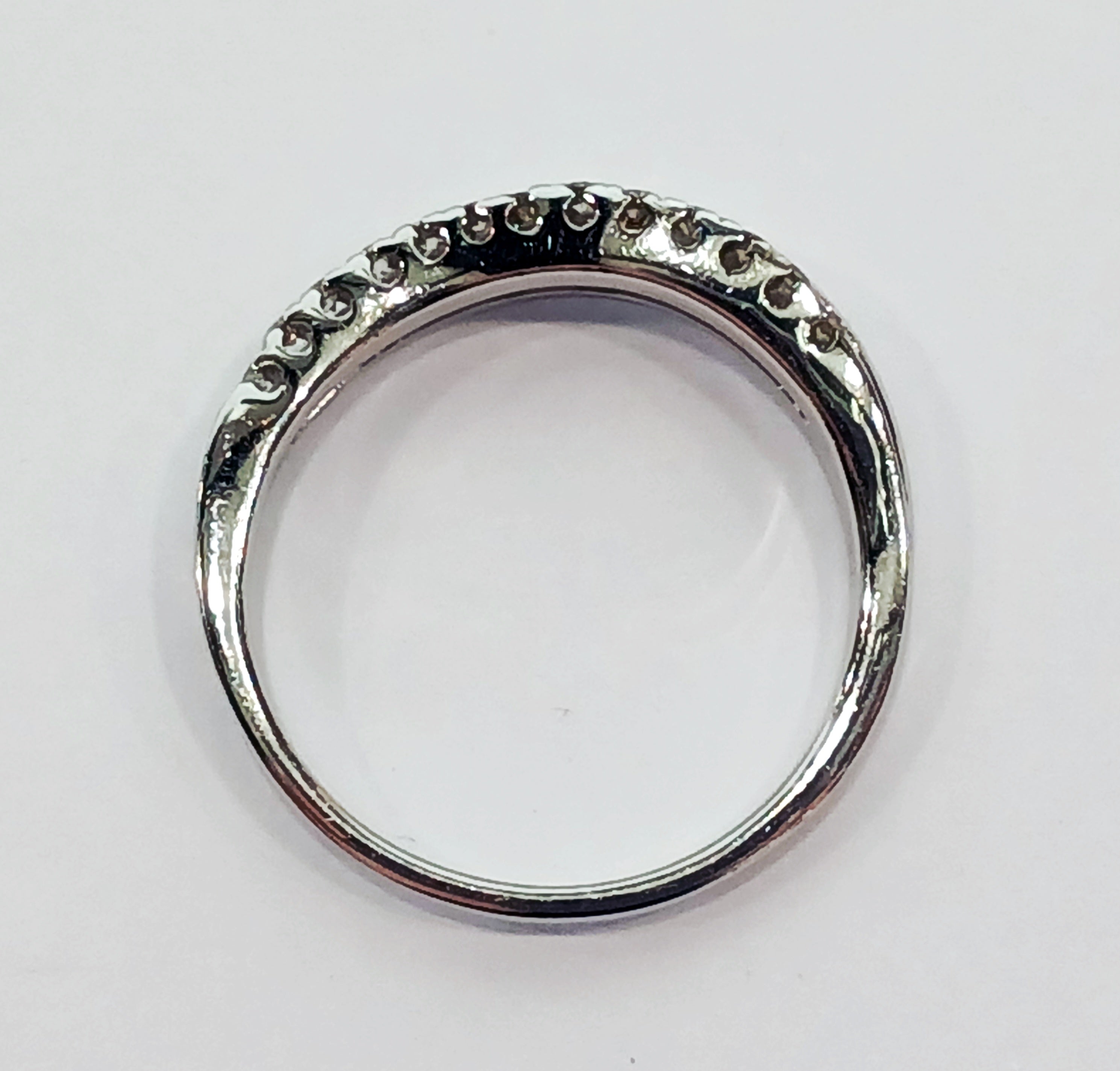 18WG 3.7G SHAPED 0.15CT DIAMOND HALF ETERNITY RING N | PRE OWNED