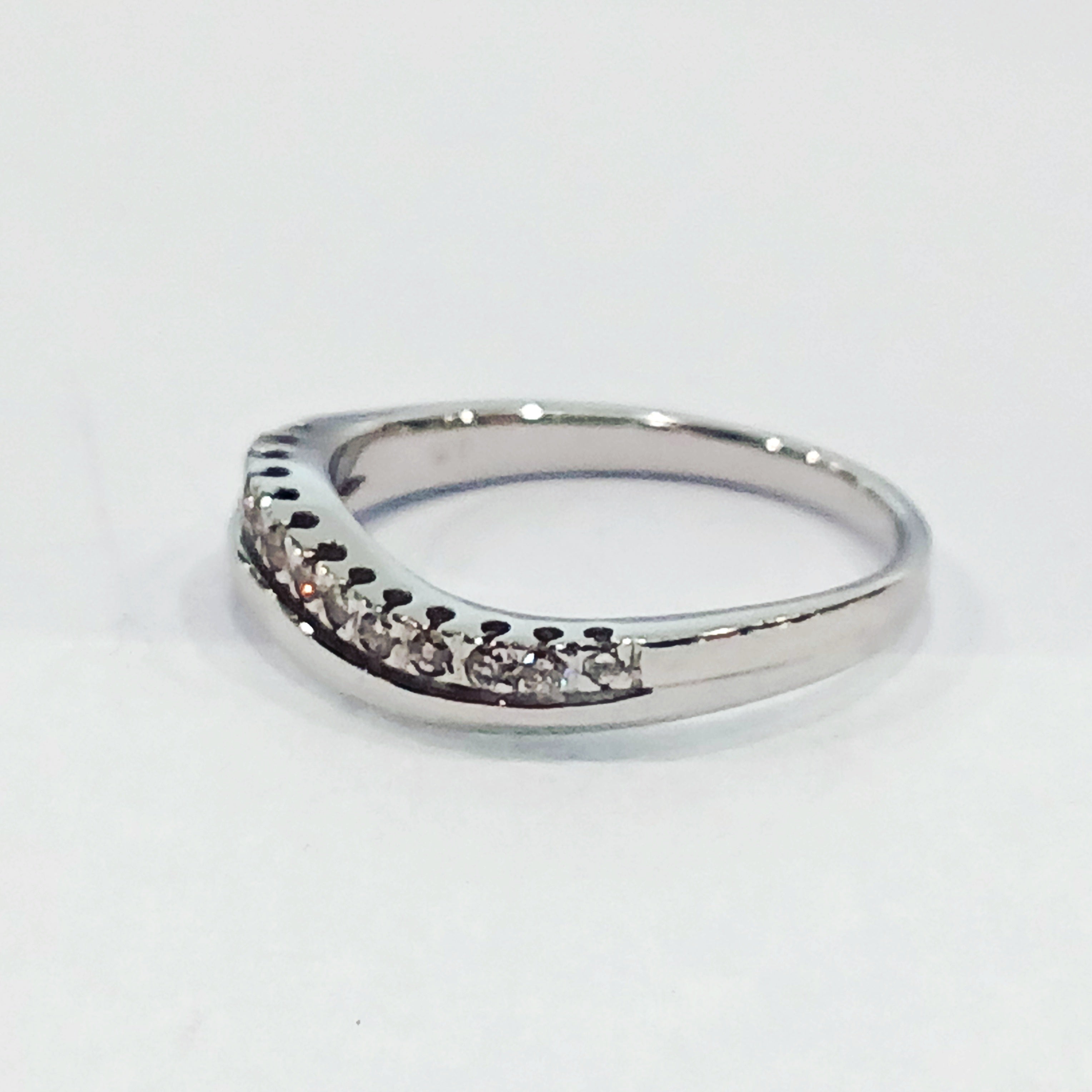 18WG 3.7G SHAPED 0.15CT DIAMOND HALF ETERNITY RING N | PRE OWNED
