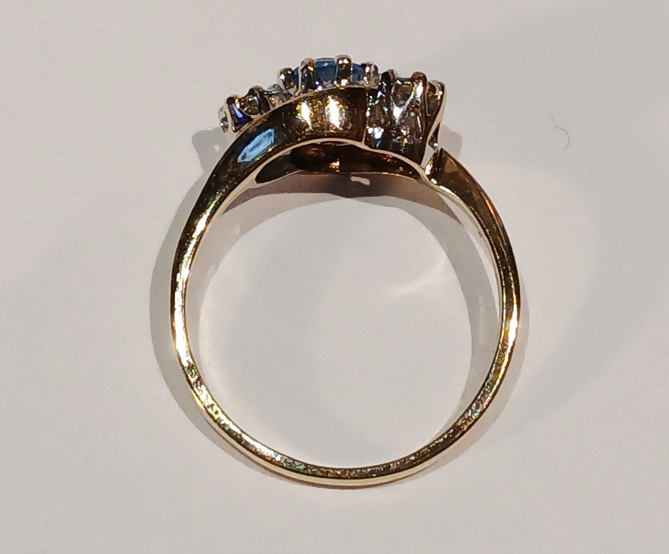 Ladies 9ct Yellow Gold Round Blue Topaz & 2 Diamond Ring