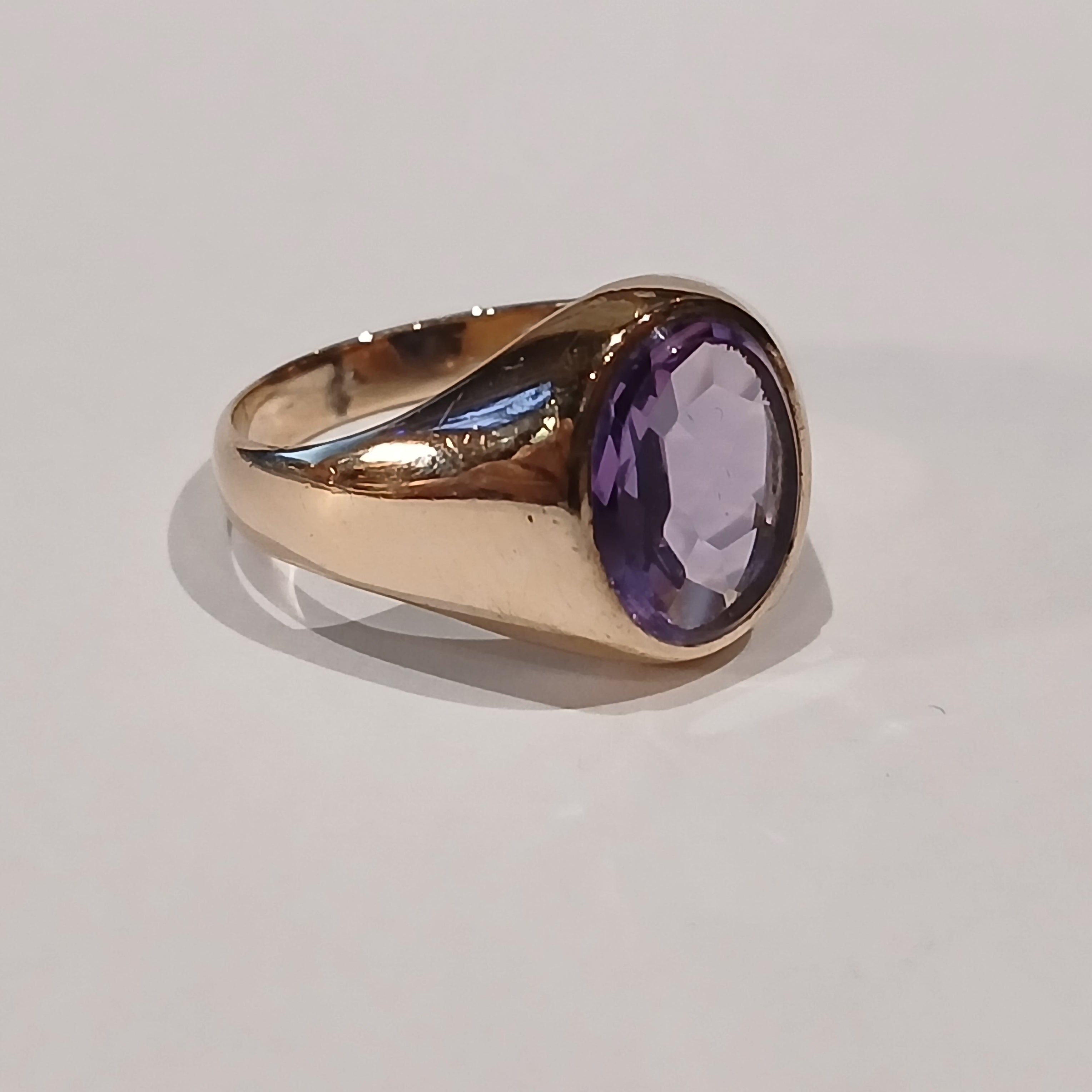 9YG 6.1G OVAL AMETHYST FLAT SIGNET RING R | PRE OWNED