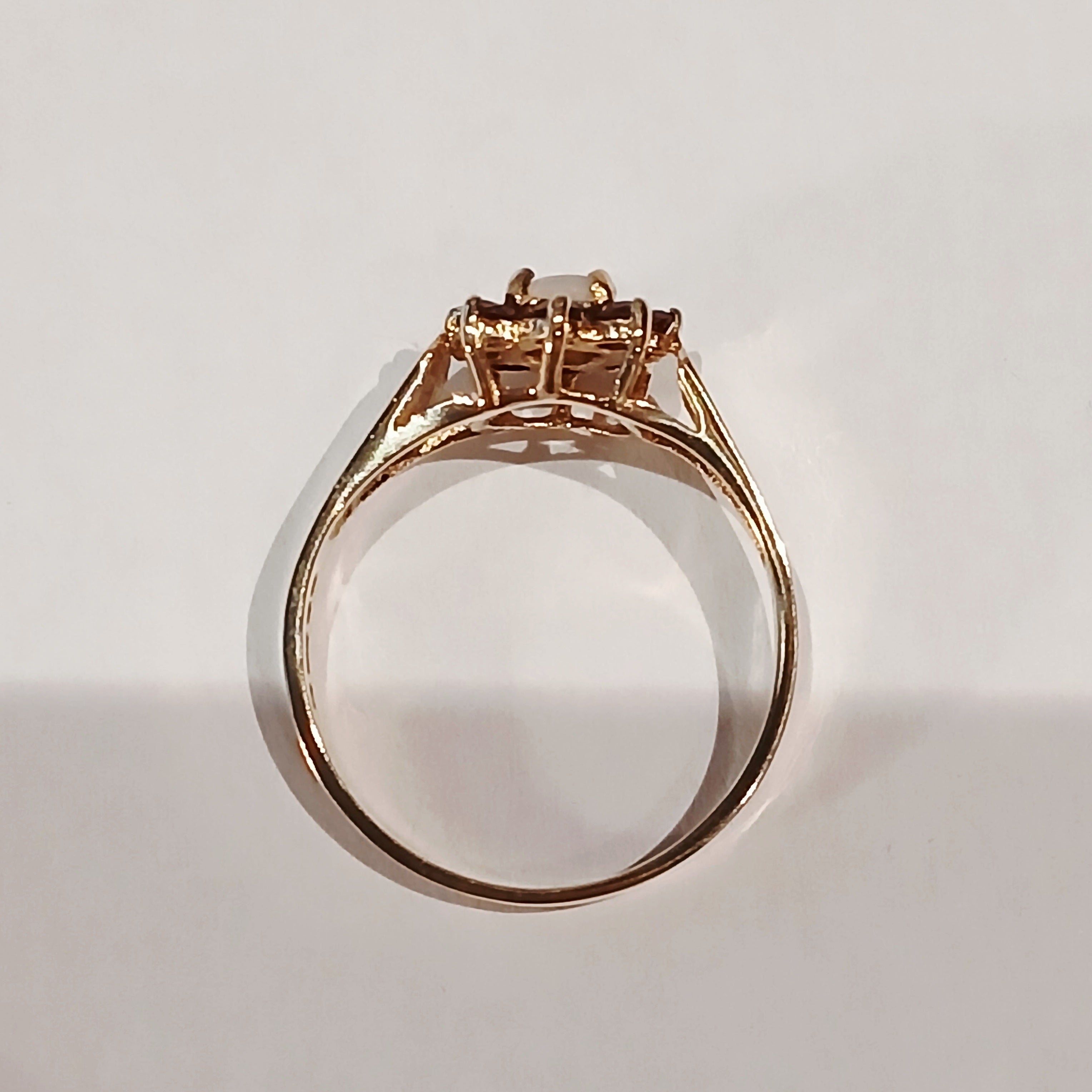9YG 2.0G 8 GARNET & RND OPAL CLUSTER RING N | PRE OWNED