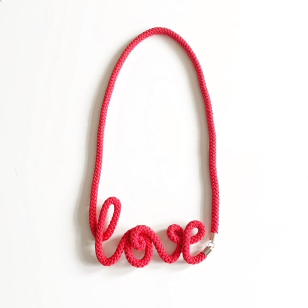 RED THE "LOVE" WORD NECKLET WITH MAGNET CLASP