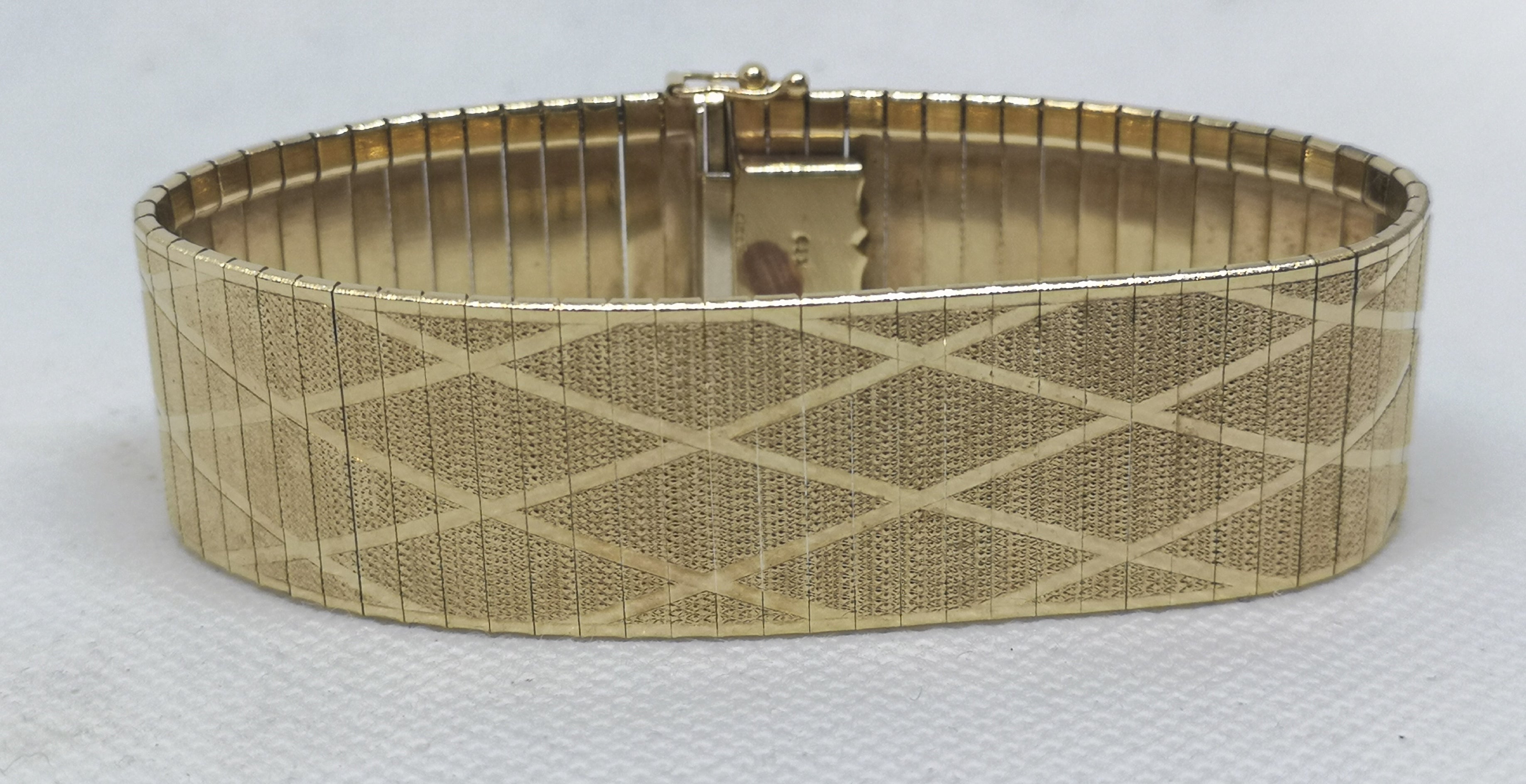 9YG 24.6G SATIN & POL CRISS CROSS WIDE BLET | PRE OWNED