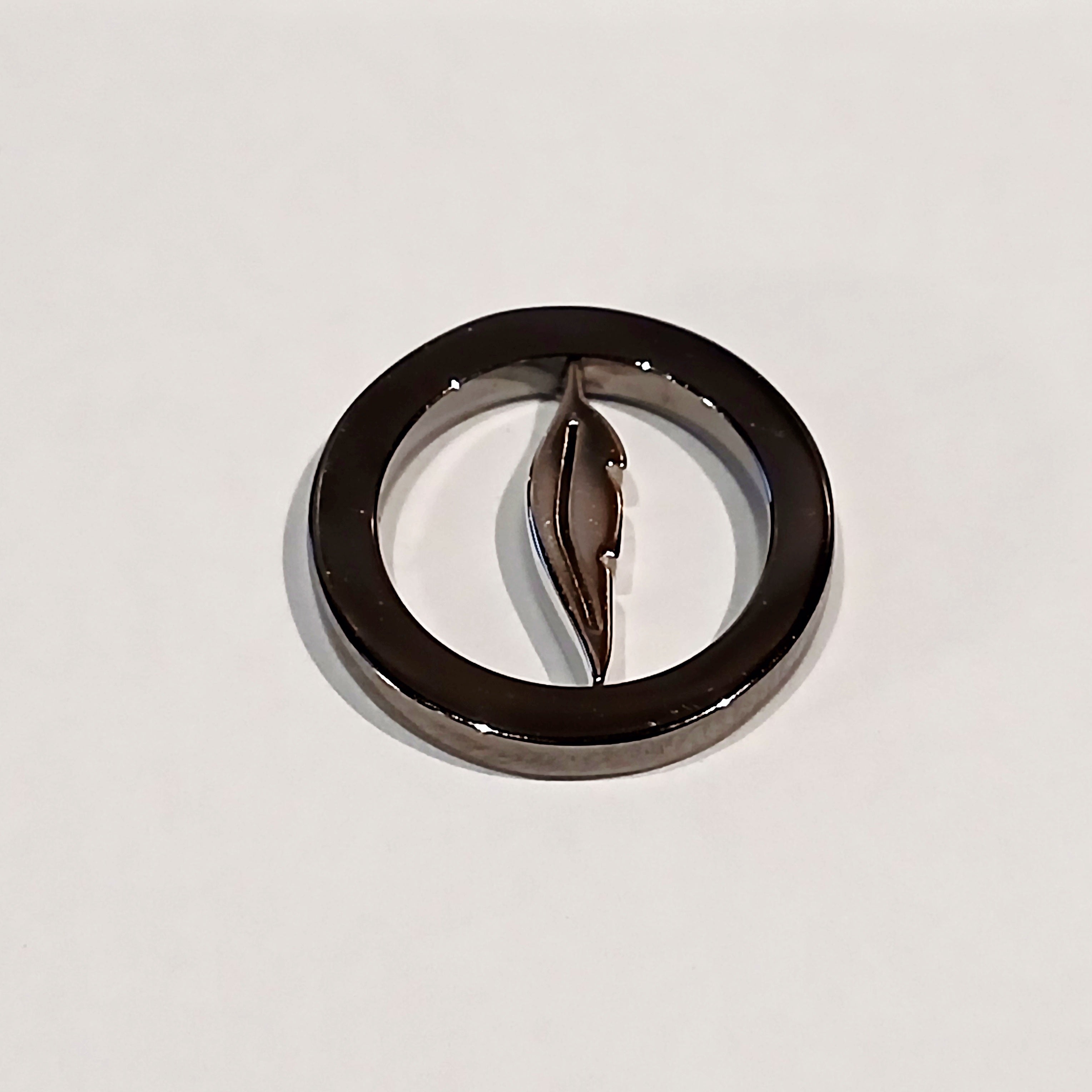JUST J 15MM SILVER & GUN FEARLESS CHARM WITH FEATHER