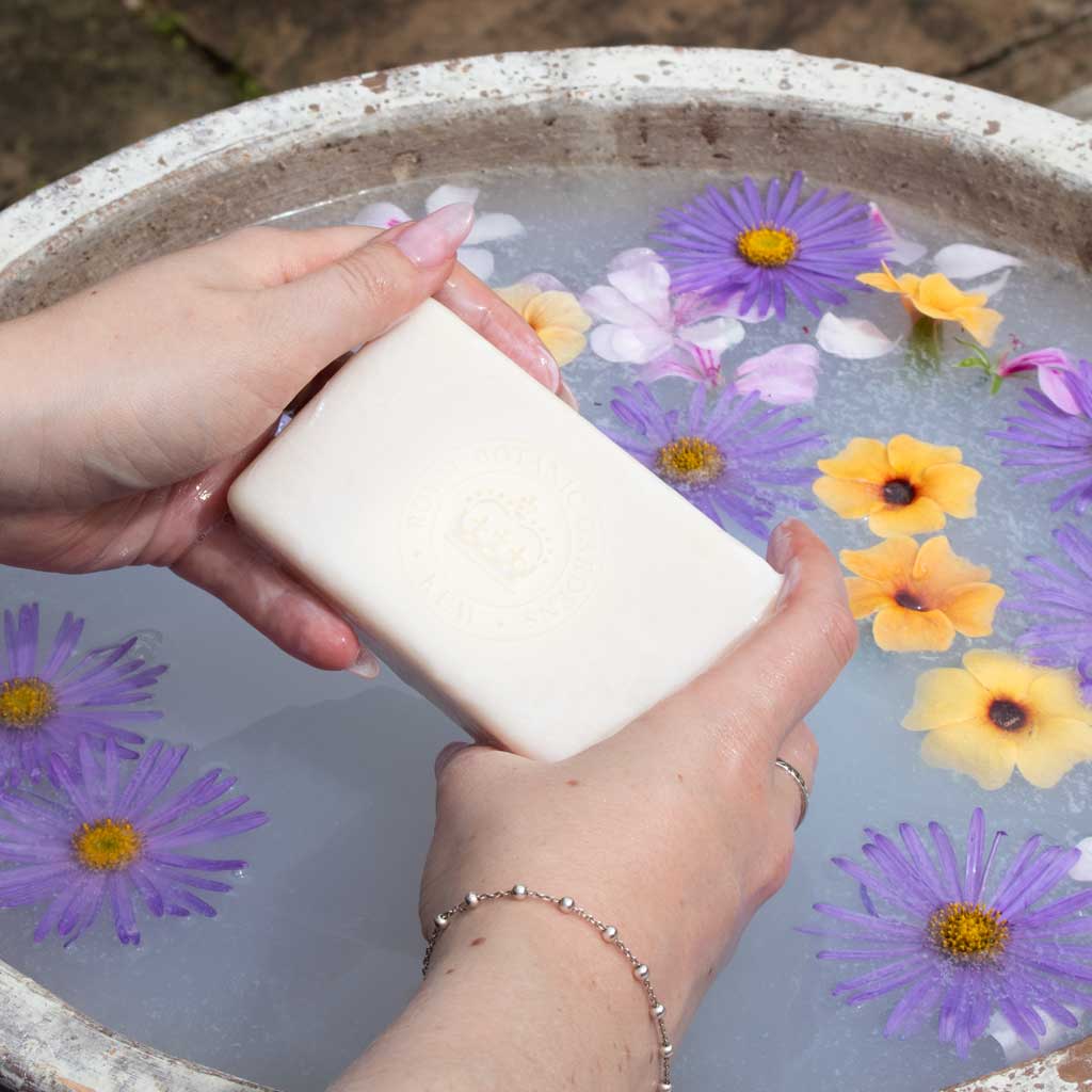 KEW GARDENS NARCISSUS LIME SOAP 240G BAR by CHRISTINA MAY