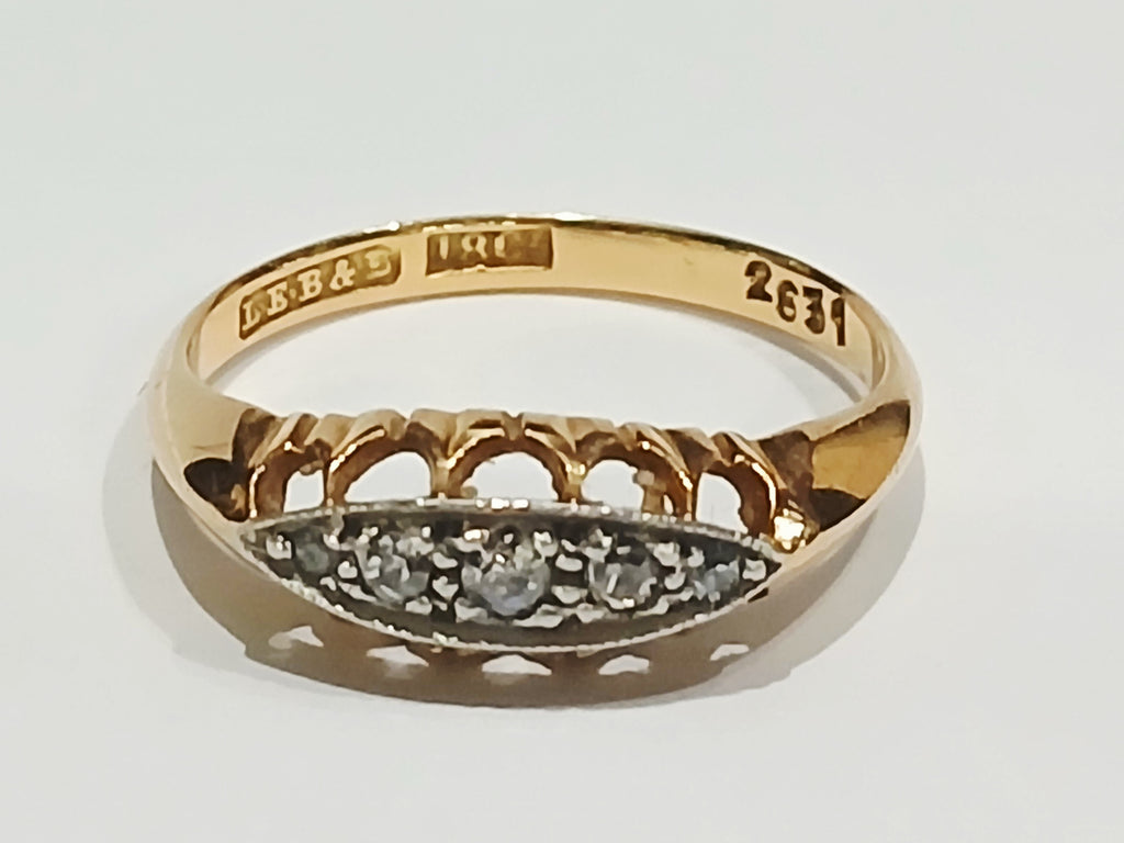 18YG 5 DIAMOND GRADUATED STONES BOAT SHAPE RING