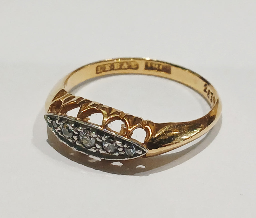 18YG 5 DIAMOND GRADUATED STONES BOAT SHAPE RING