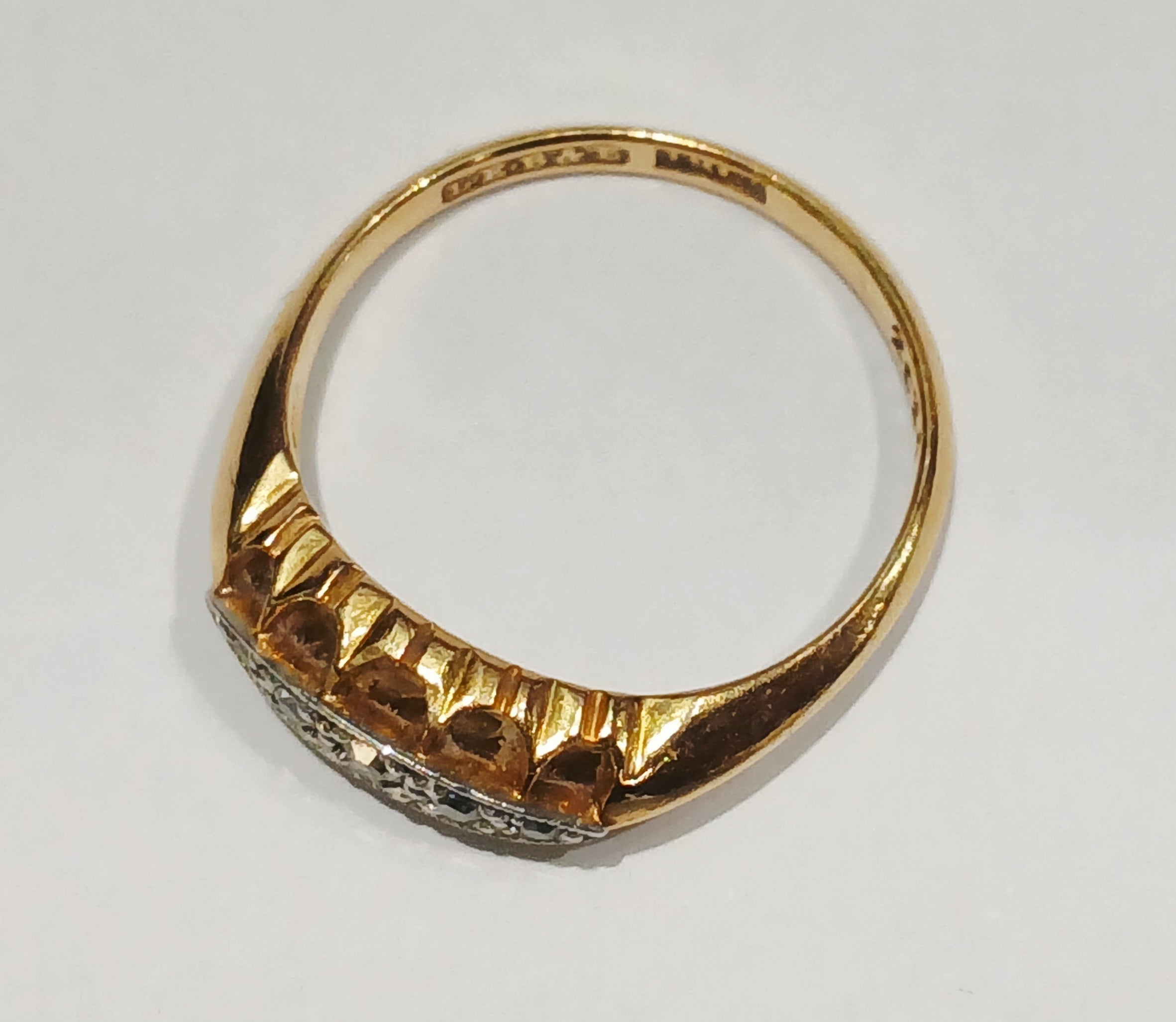 18YG 5 DIAMOND GRADUATED STONES BOAT SHAPE RING