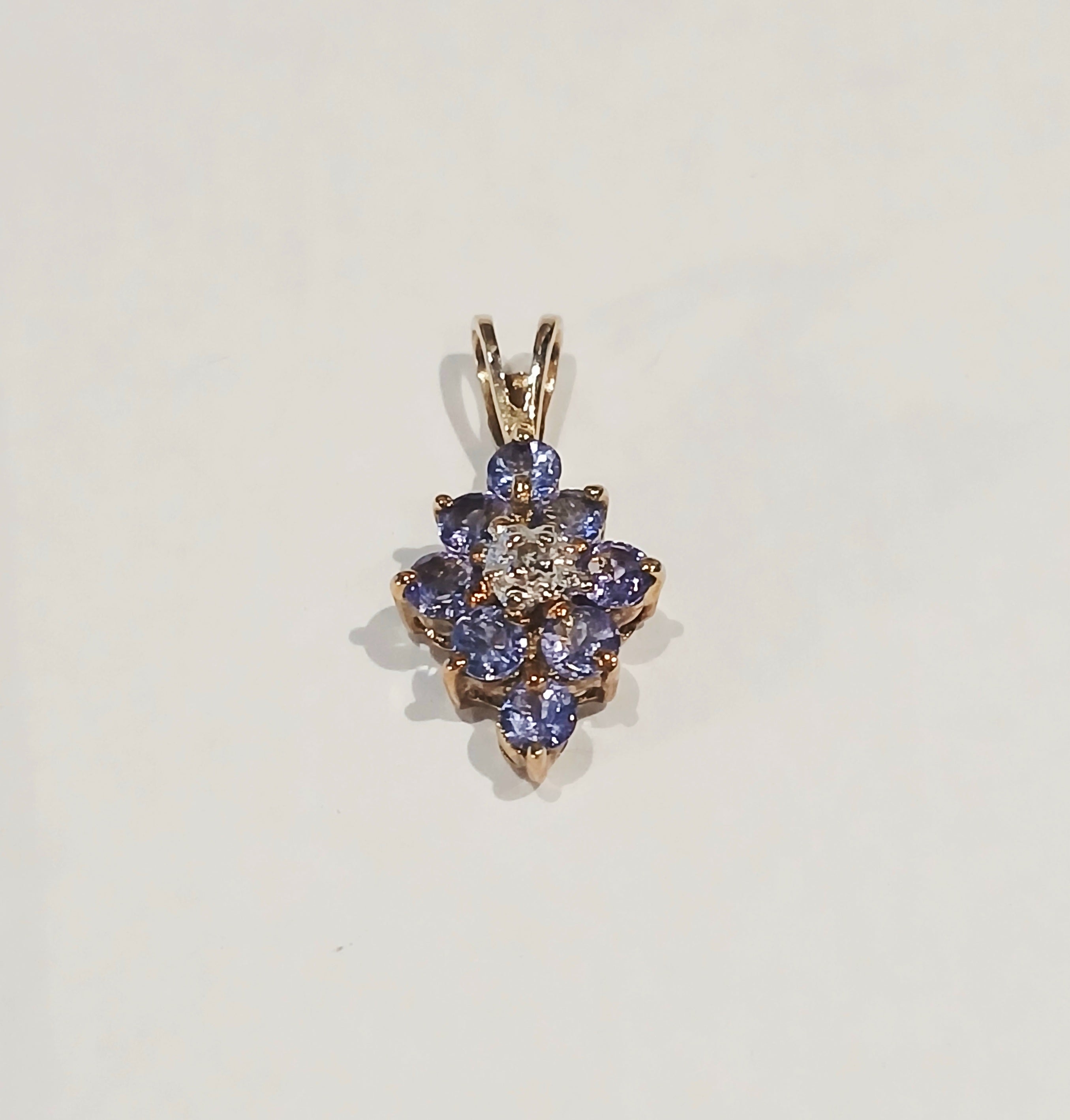 9CT YELLOW GOLD 0.7G 8 RND TANZ & DIA CLUSTER PEND - | PREOWNED
