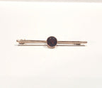 9CT ROSE GOLD 3.4G DEEP PINK RND RUB SET BAR BROOCH | PRE OWNED