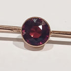 9CT ROSE GOLD 3.4G DEEP PINK RND RUB SET BAR BROOCH | PRE OWNED