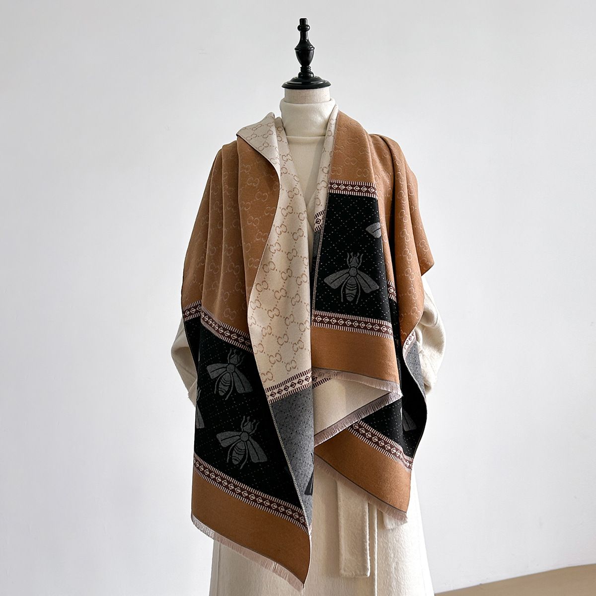Elegant Retro Bee Print Winter Scarf in Brown