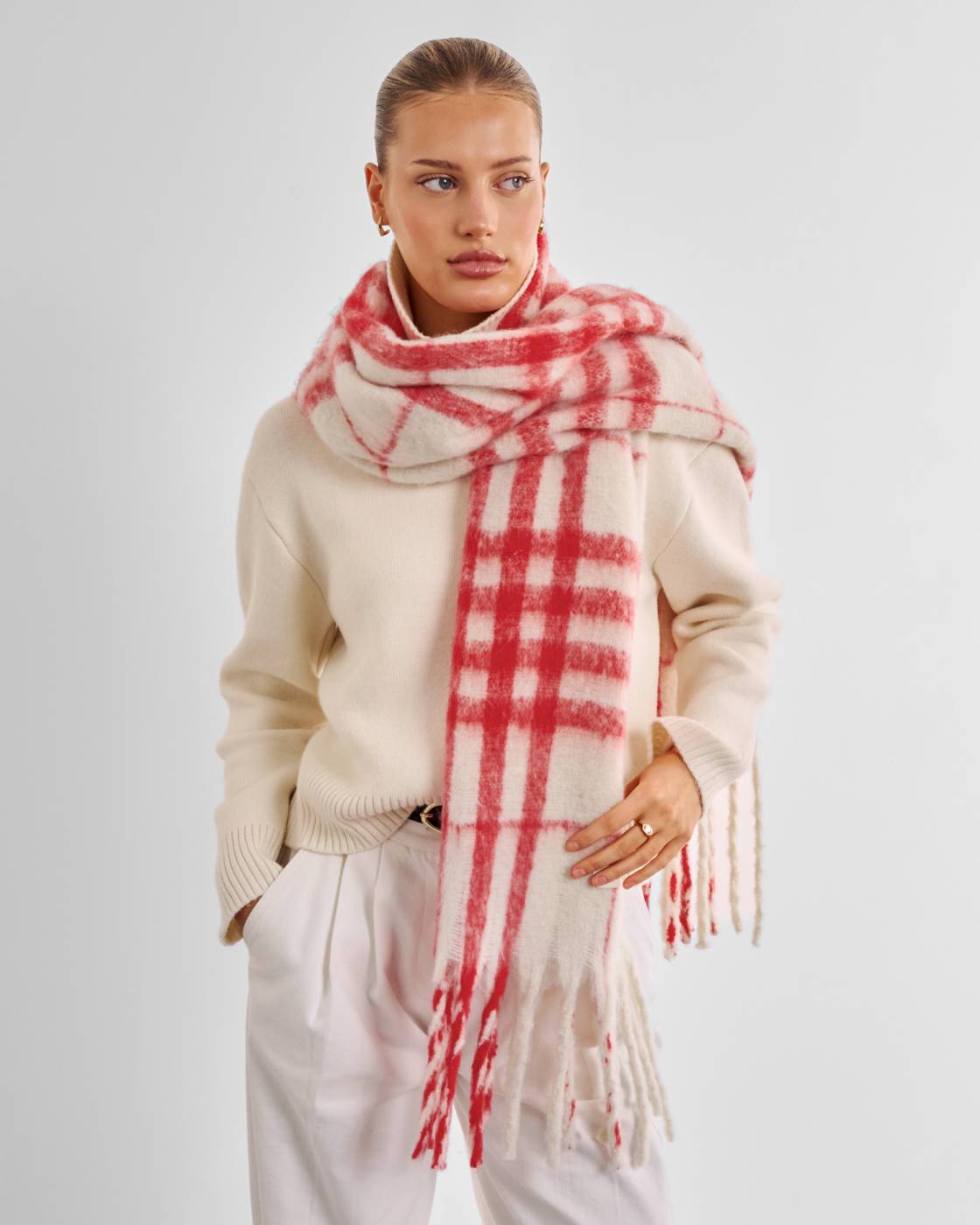 WHITE & RED PLAID STRIPED TASSLE WINTER SCARF