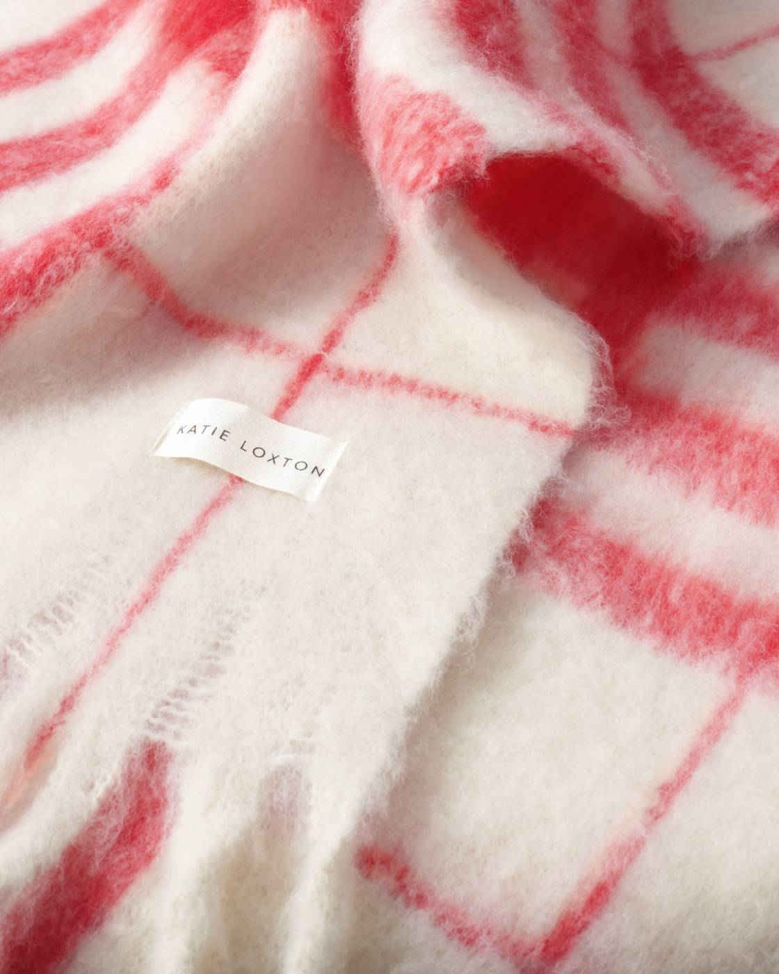 WHITE & RED PLAID STRIPED TASSLE WINTER SCARF