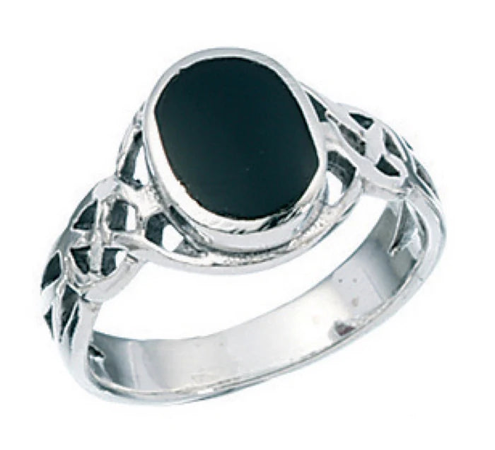 GNTS SILVER OVAL ONYX SIGNET CELTIC SHOULDERS RING