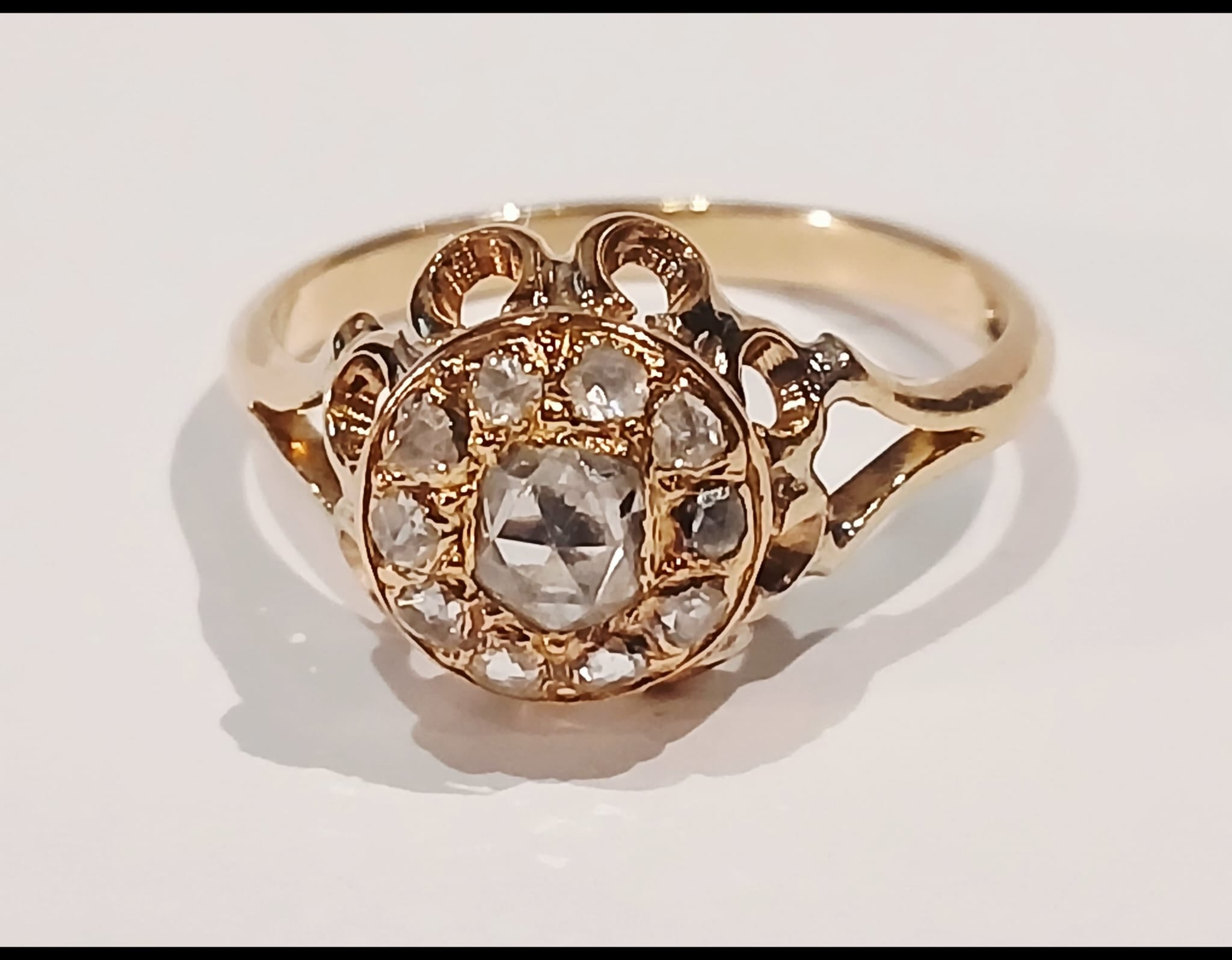 18ct YELLOW GOLD 11 ROSE CUT DIAMOND RND CLUSTER RING