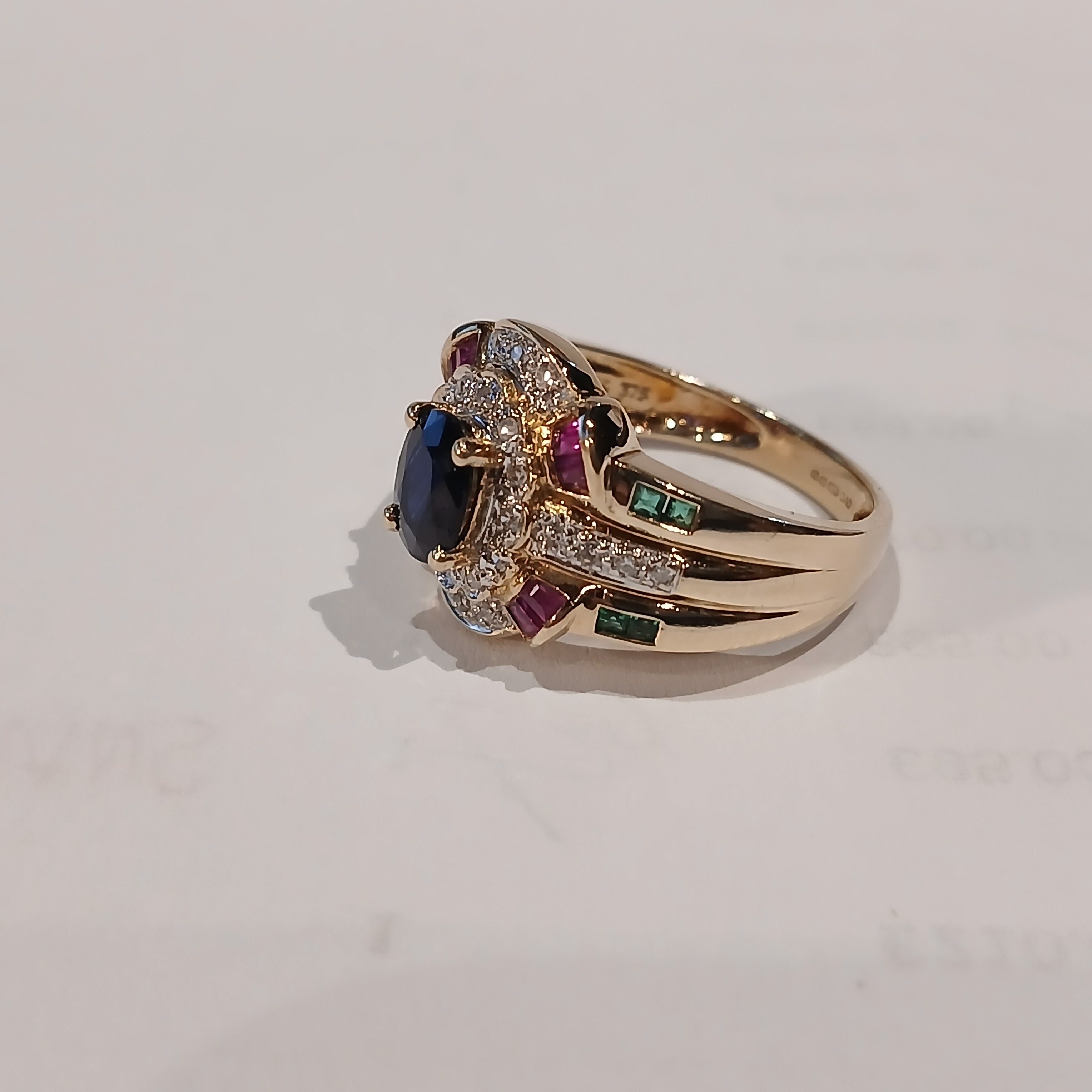 9YG 4.6G OVAL SAPPHIRE, RUBY, EMERALD & DIAMOND CLUSTER RING Q1/2 | PRE OWNED