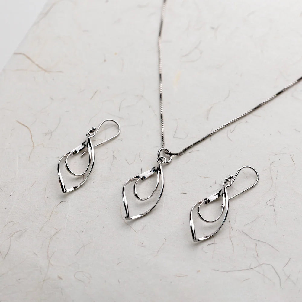 SILVER SPIRAL LOOP PENDANT & CHAIN | 35646